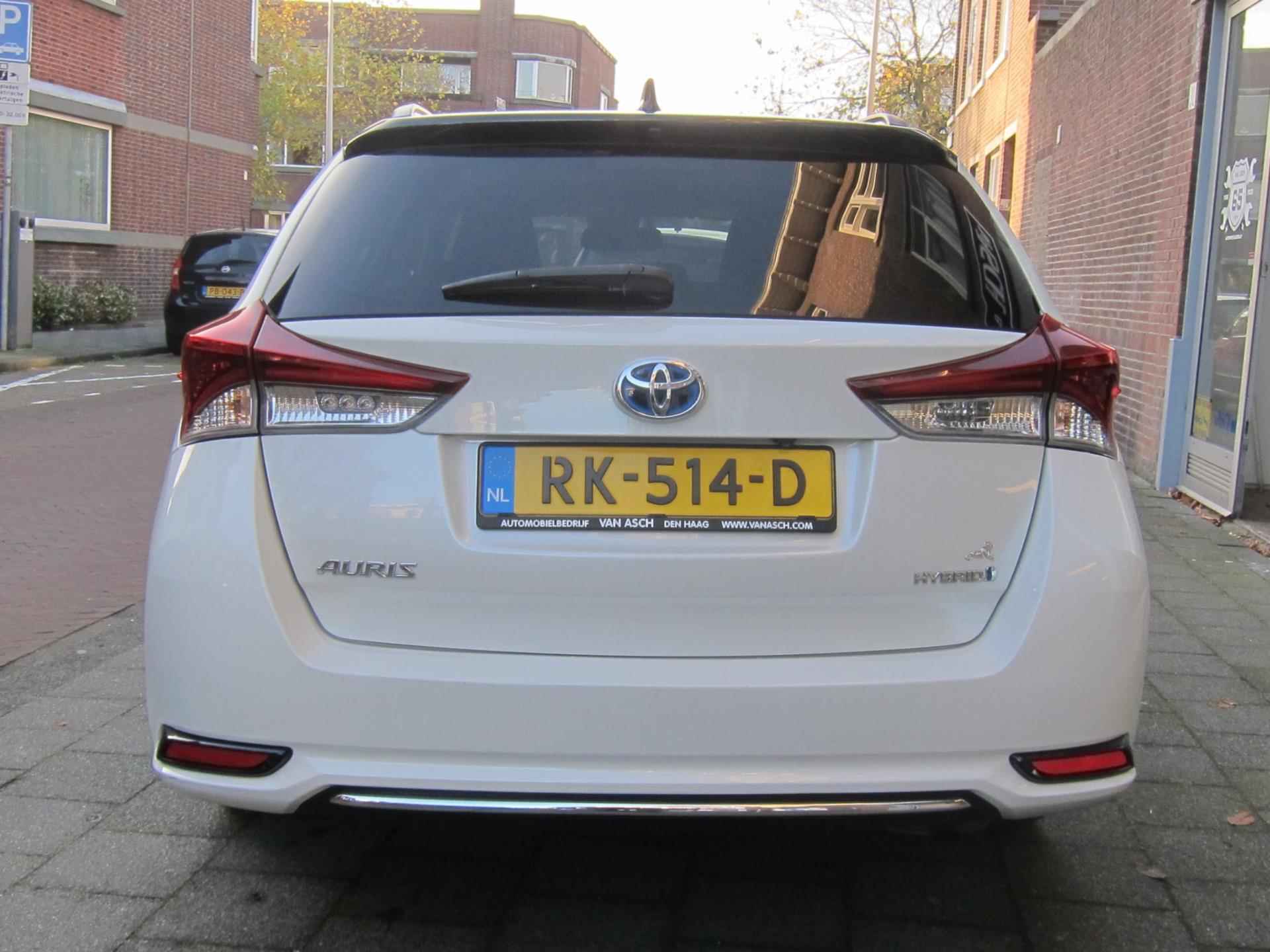 Toyota Auris Touring Sports 1.8 Hybrid Black Edition All In Prijs Bovaggarantie - 6/30