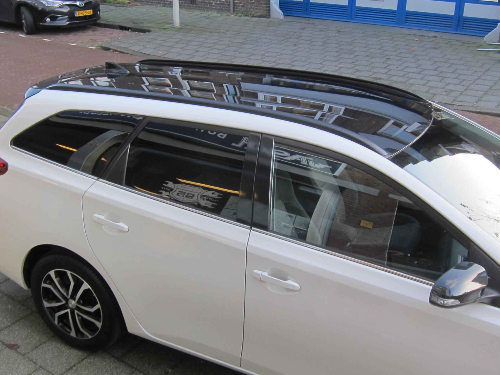 Toyota Auris Touring Sports 1.8 Hybrid Black Edition All In Prijs Bovaggarantie - 9/30