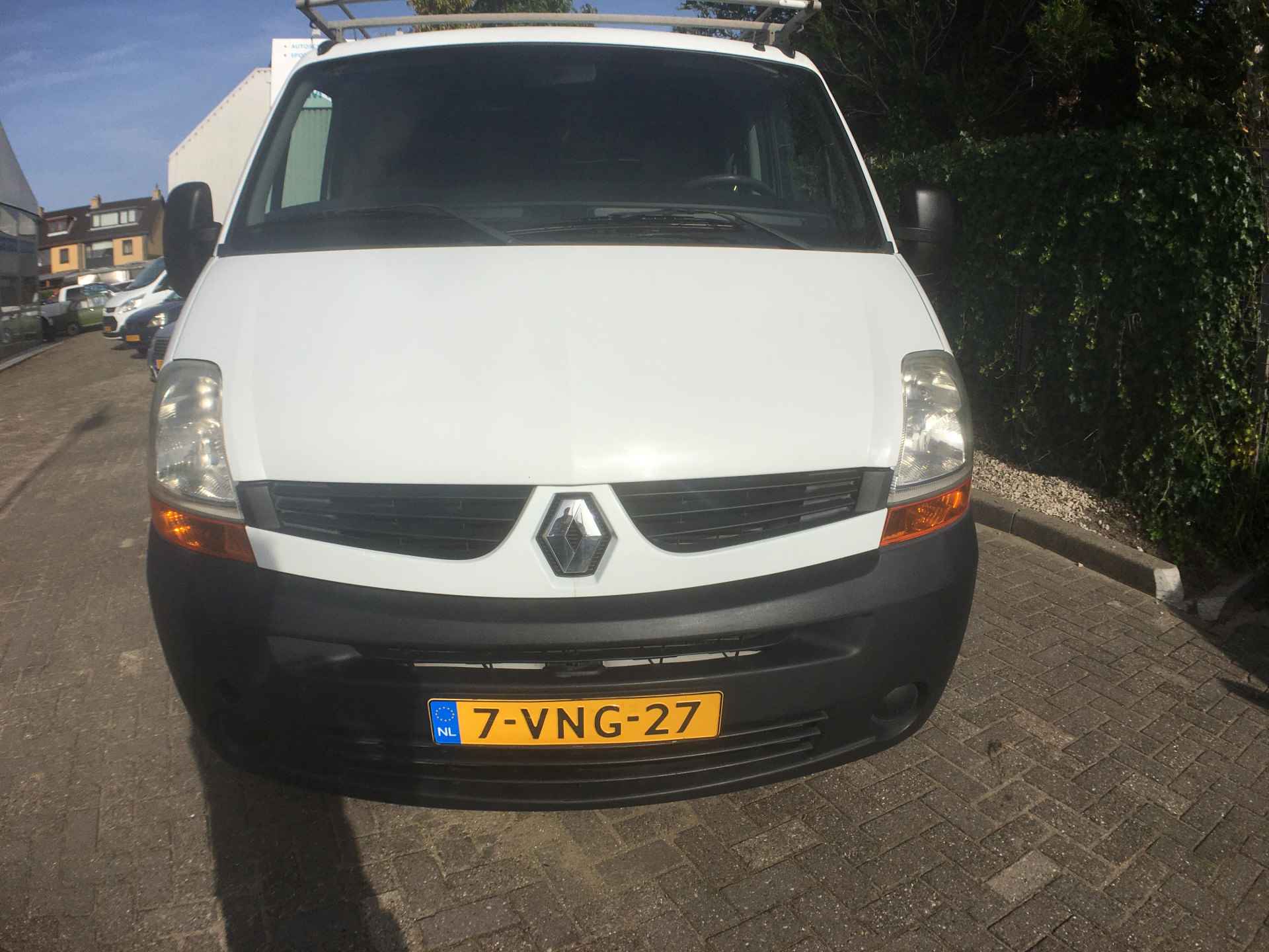 Renault Master T28 2.5 dCi L1H1 Imperiaal, achteruitrijcamera, nwe apk, antidiefstal sloten, trekhaak volledige onderhoudshistorie aanwezig - 3/19