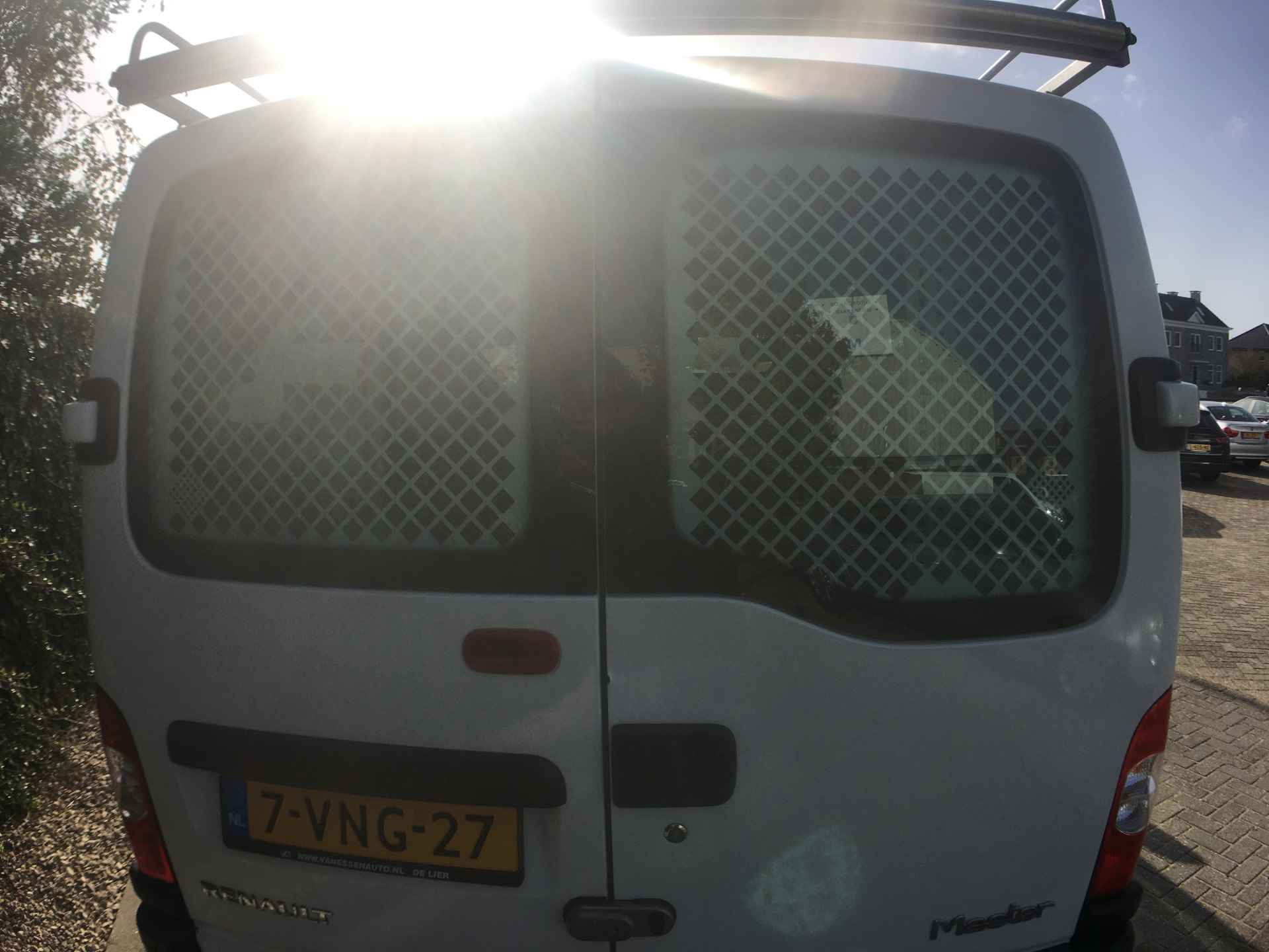 Renault Master T28 2.5 dCi L1H1 Imperiaal, achteruitrijcamera, nwe apk, antidiefstal sloten, trekhaak volledige onderhoudshistorie aanwezig - 13/19