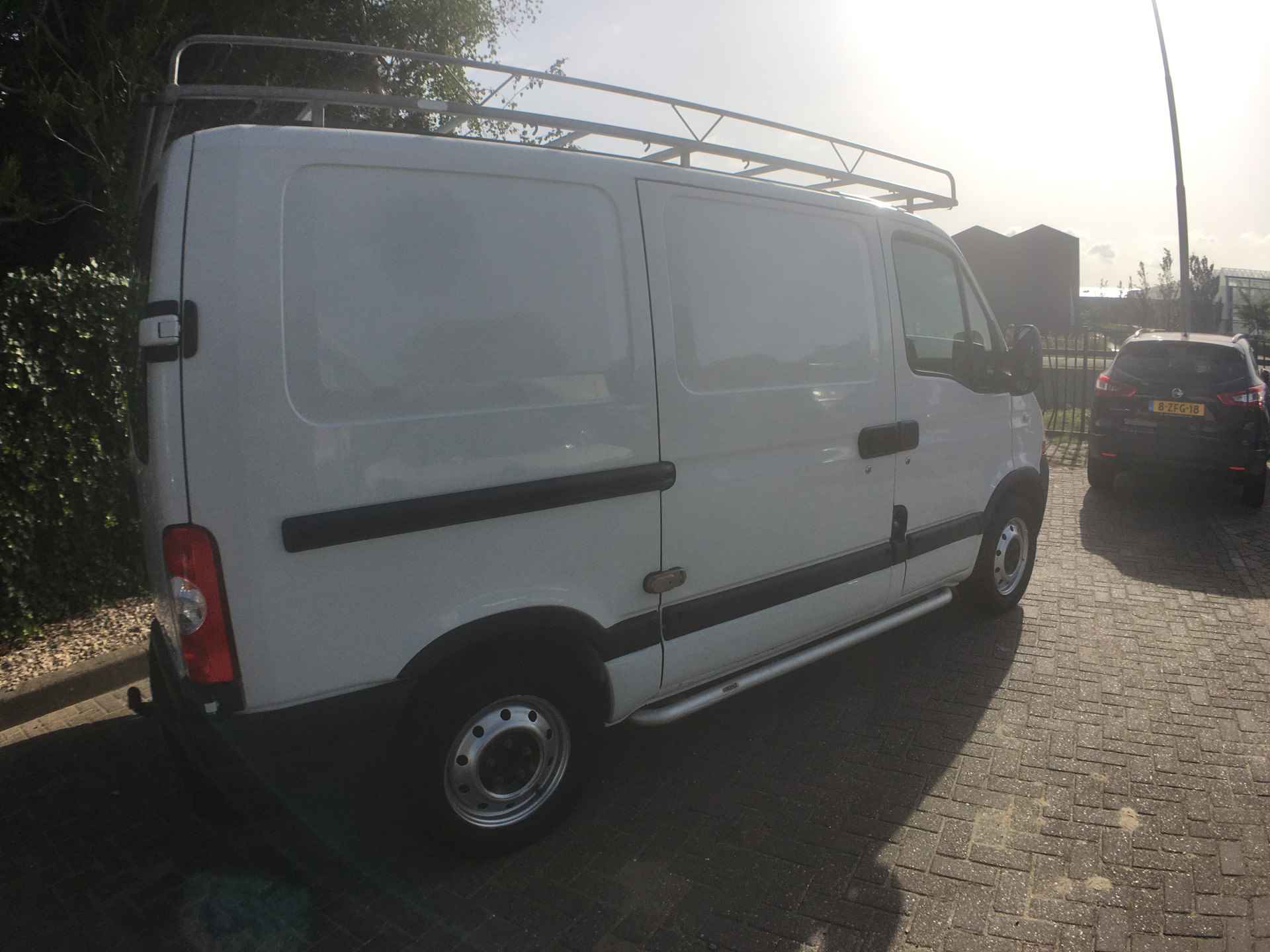 Renault Master T28 2.5 dCi L1H1 Imperiaal, achteruitrijcamera, nwe apk, antidiefstal sloten, trekhaak volledige onderhoudshistorie aanwezig - 15/19