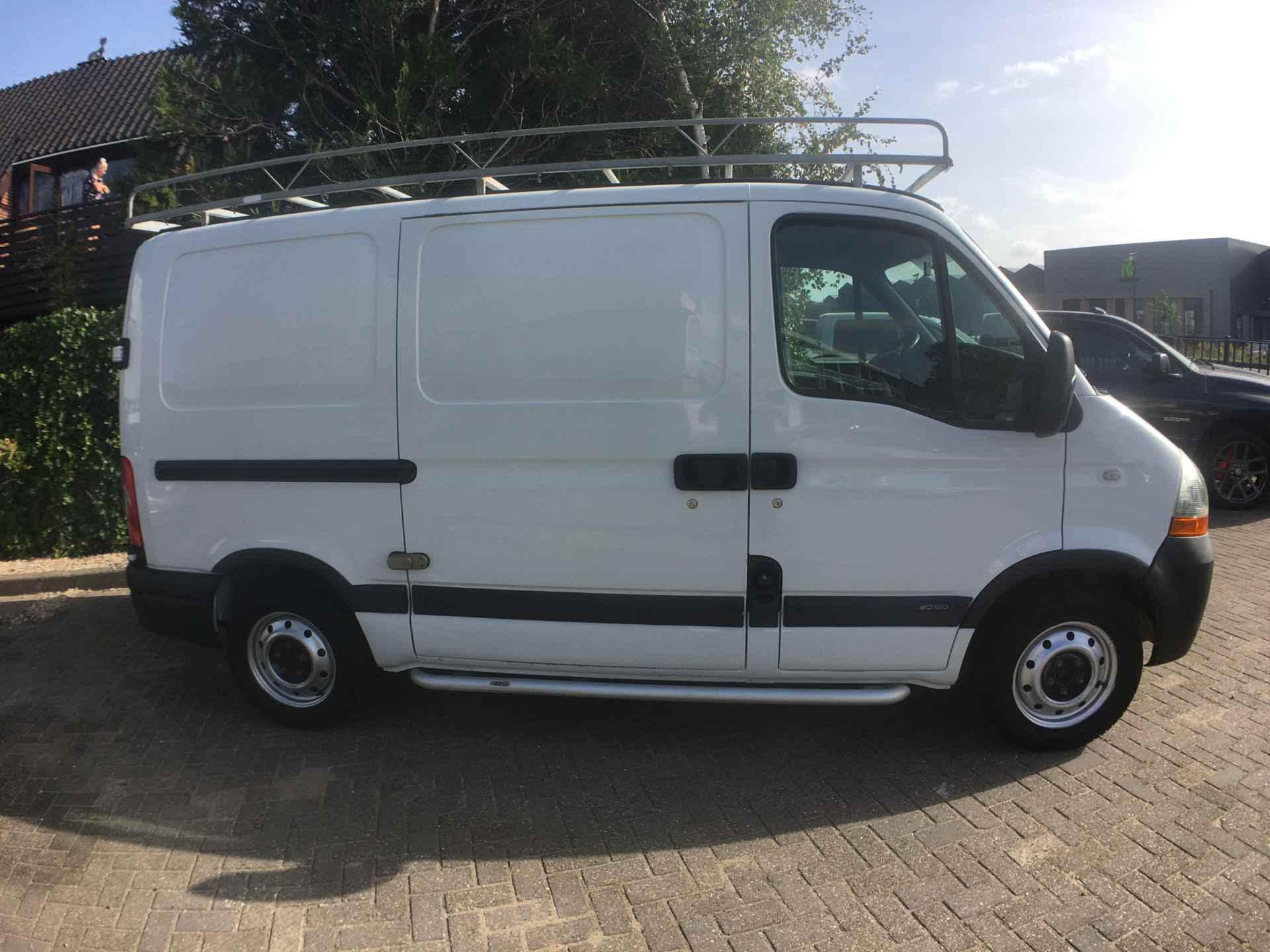 Renault Master T28 2.5 dCi L1H1 Imperiaal, achteruitrijcamera, nwe apk, antidiefstal sloten, trekhaak volledige onderhoudshistorie aanwezig - 16/19