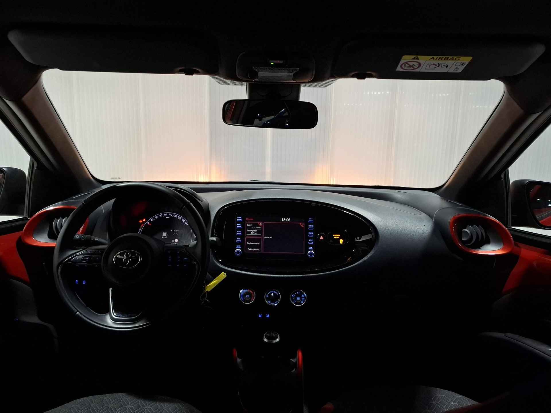 Toyota Aygo X 1.0 VVT-i MT Pulse | Camera | Apple CarPlay/Android Auto | Adaptive Cruise Controle | Stoelverwarming - 2/35