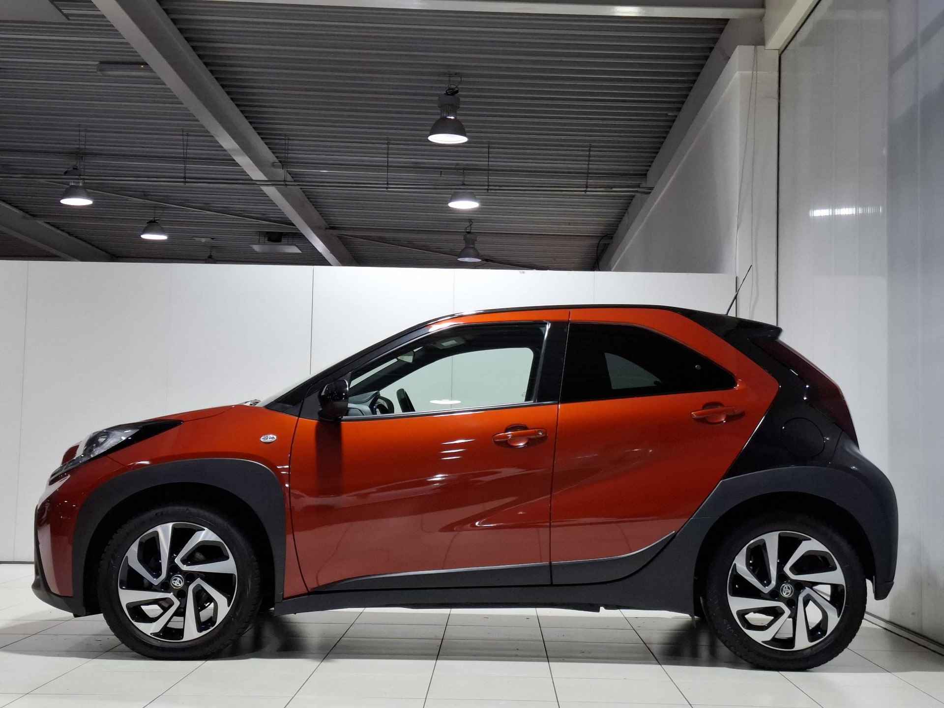 Toyota Aygo X 1.0 VVT-i MT Pulse | Camera | Apple CarPlay/Android Auto | Adaptive Cruise Controle | Stoelverwarming - 17/35