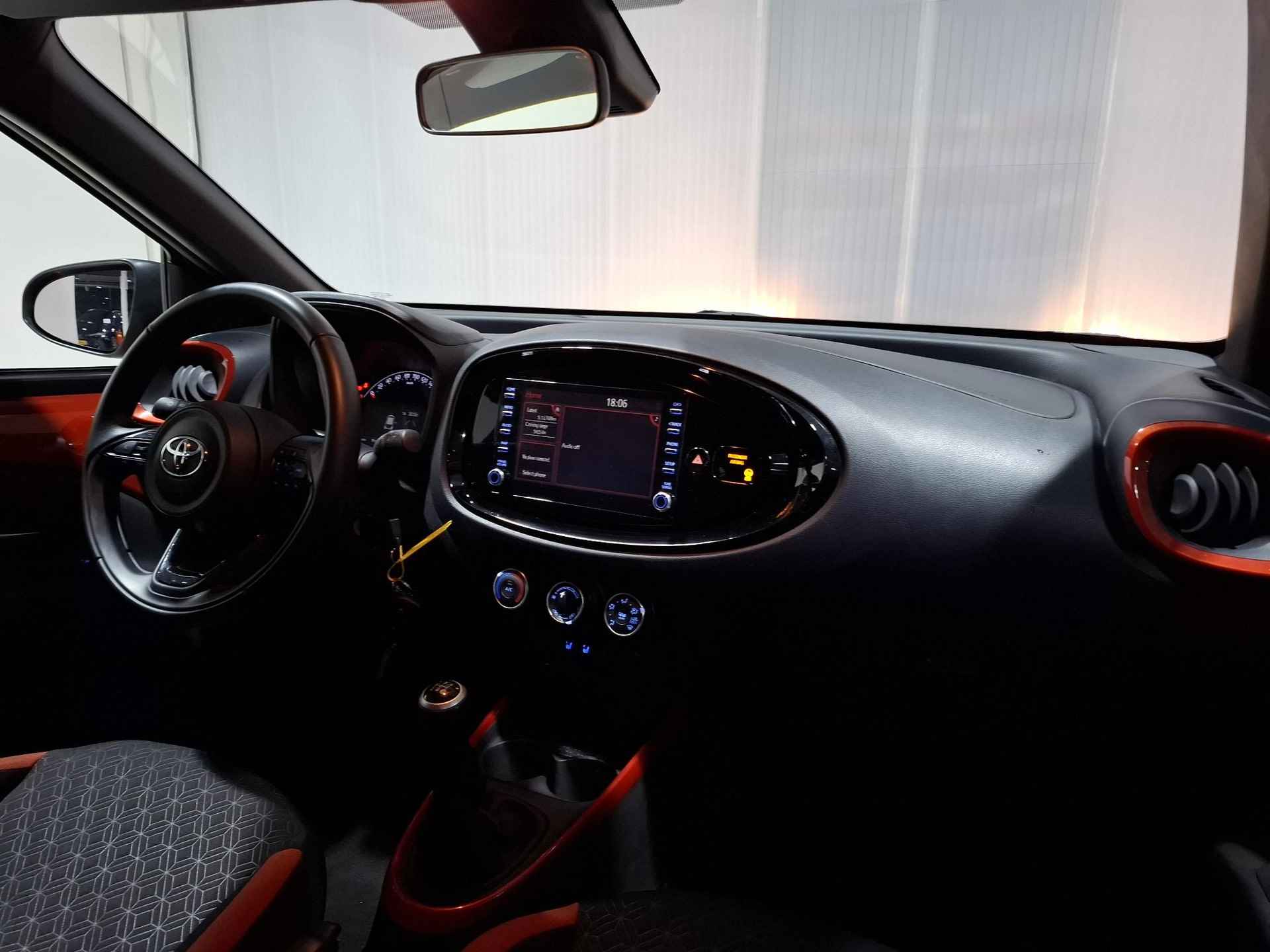 Toyota Aygo X 1.0 VVT-i MT Pulse | Camera | Apple CarPlay/Android Auto | Adaptive Cruise Controle | Stoelverwarming - 29/35