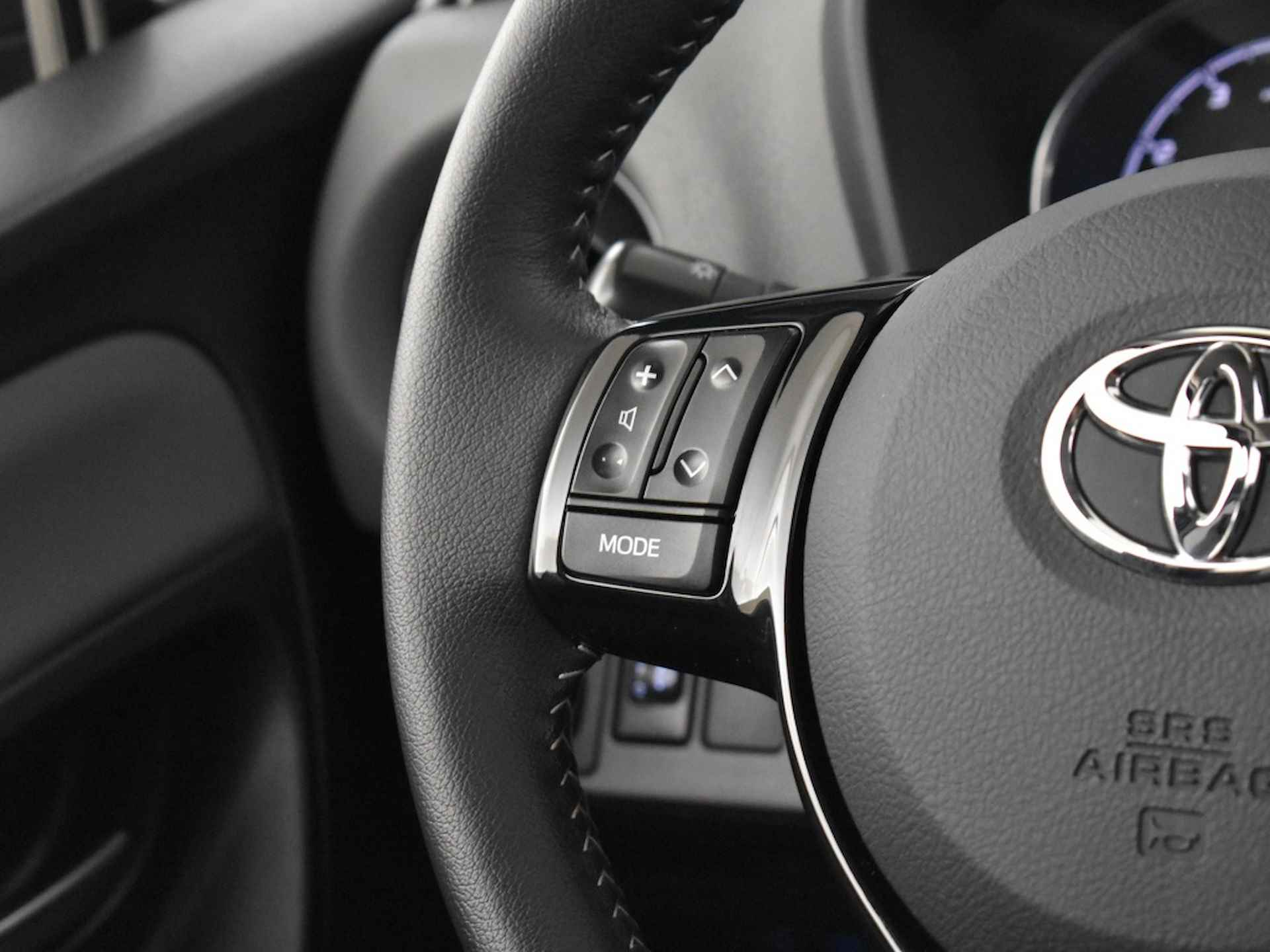 Toyota Yaris 1.0 VVT-i Connect | Camera | Apple carplay & Android auto - 25/31