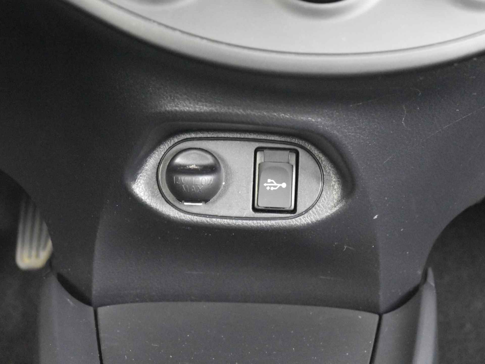 Toyota Yaris 1.0 VVT-i Connect | Camera | Apple carplay & Android auto - 27/31