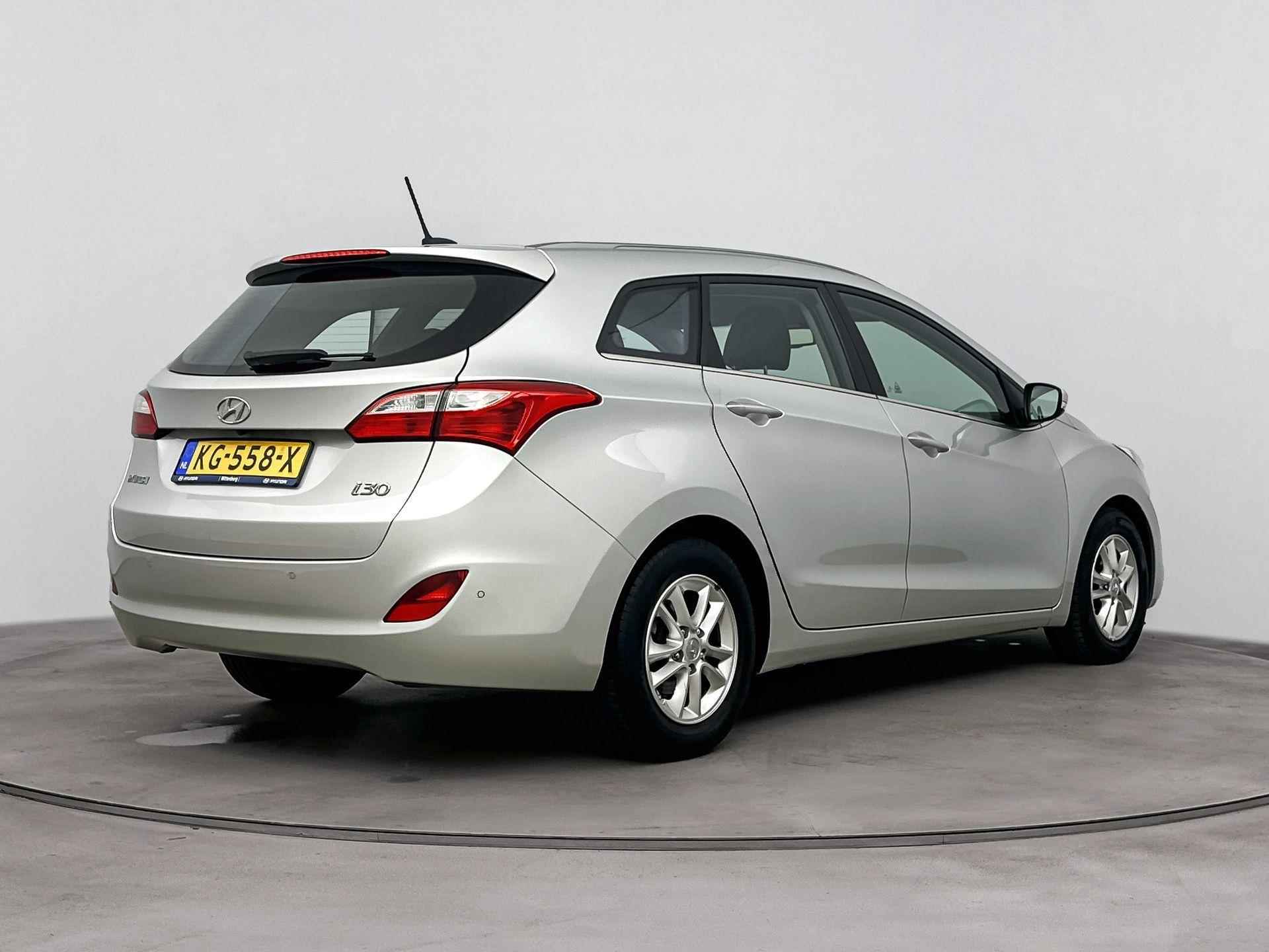 Hyundai i30 Wagon 1.6 GDi Comfort Navi | Climate controle | Cruise controle | Camera | - 3/33