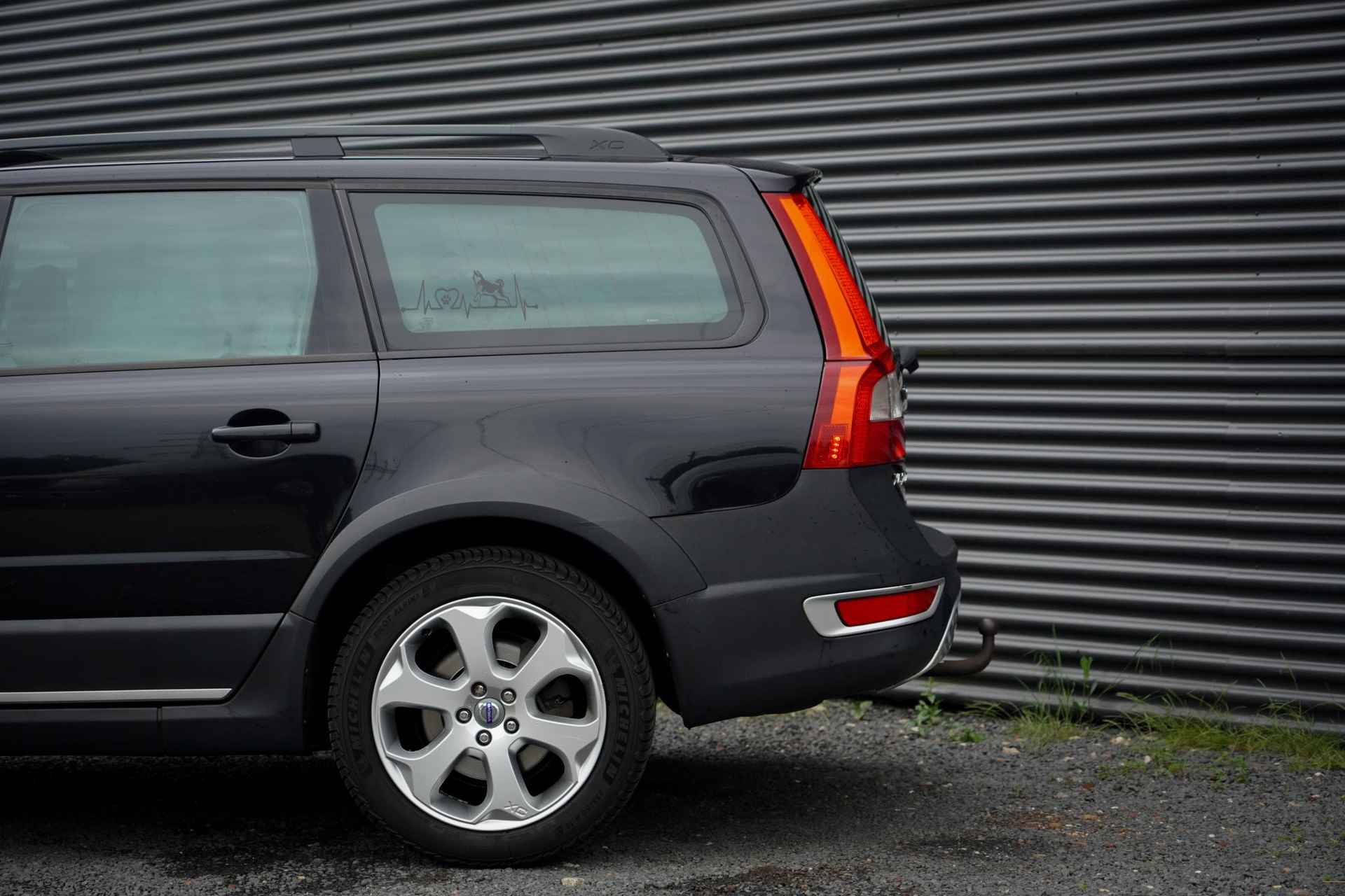 Volvo XC70 2.4 D5 Summum / Aut / Leder / Dealeronderhoud / Meeneemprijs - 26/40