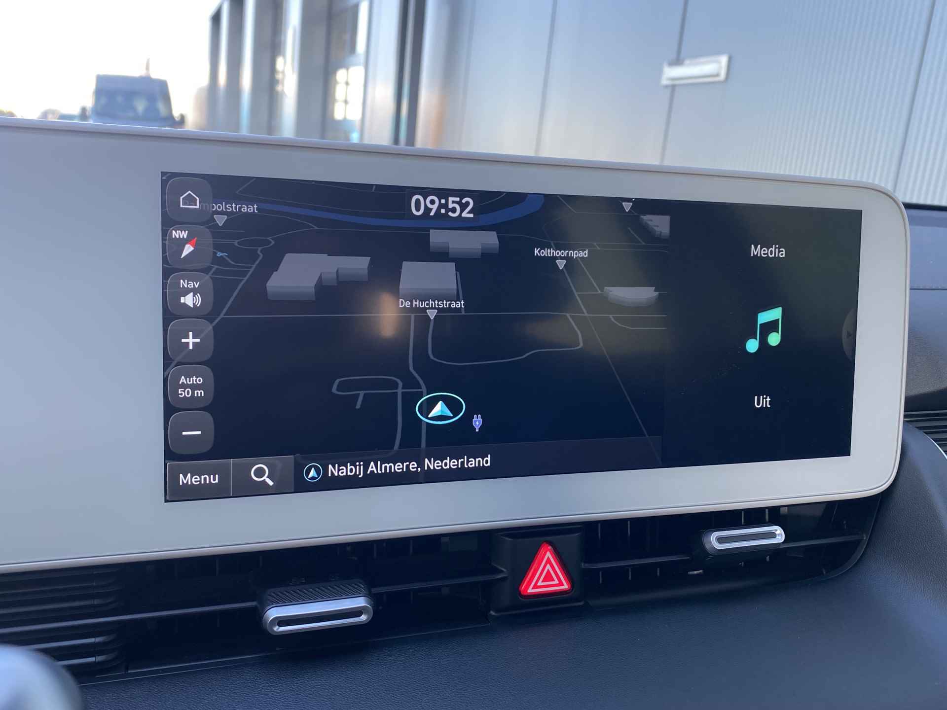 Hyundai IONIQ 5 73 kWh 217pk Connect Automaat | Climate | Camera | Keyless | Full Led | Navigatie | Winterpakket | Warmtepomp | 19" Lichtmetaal - 28/34