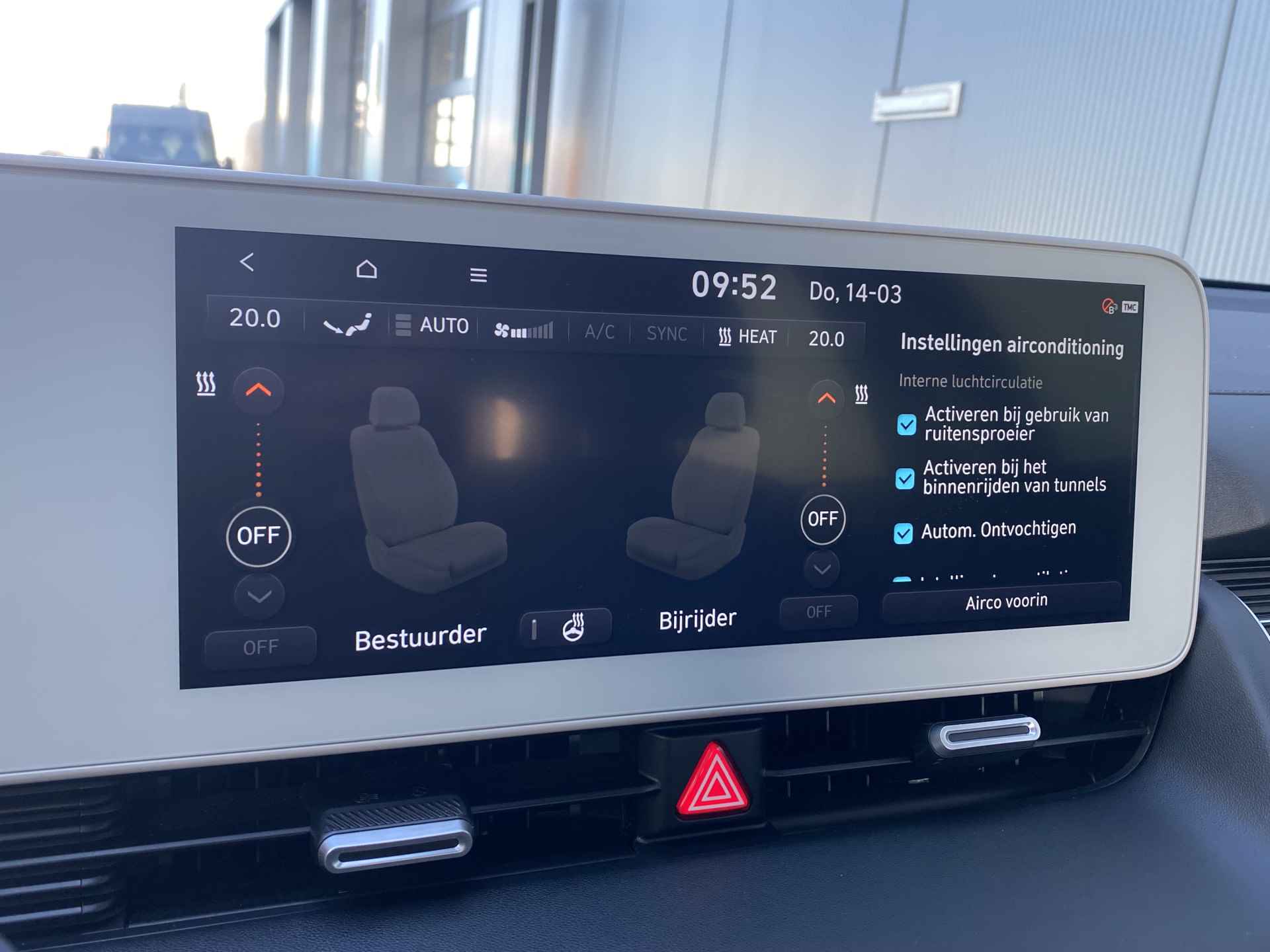 Hyundai IONIQ 5 73 kWh 217pk Connect Automaat | Climate | Camera | Keyless | Full Led | Navigatie | Winterpakket | Warmtepomp | 19" Lichtmetaal - 32/34