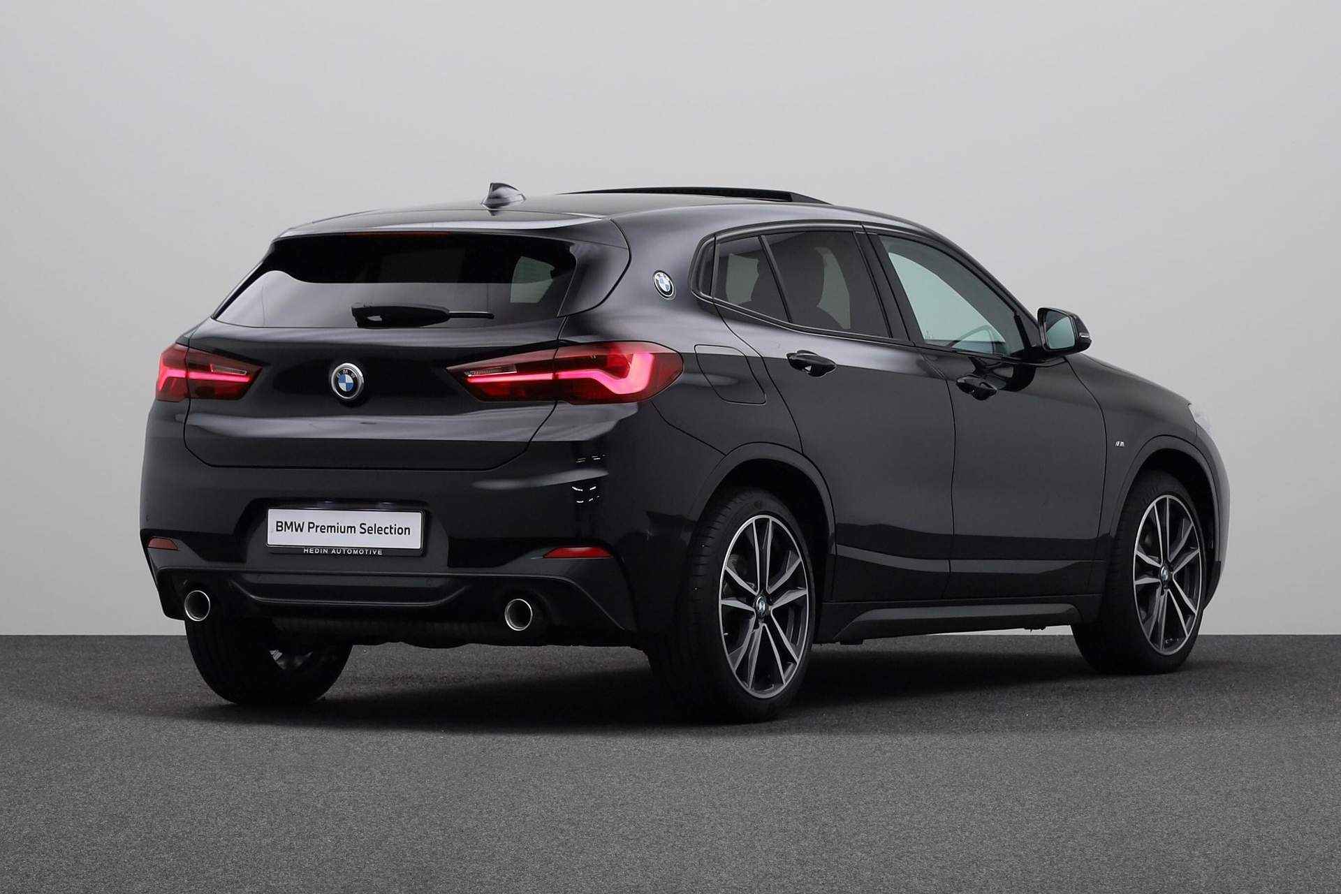 BMW X2 xDrive20i High Executive | M-sport Shadow Line | Active Cruise Control | Navigatie Plus | Sportstoelen | Stoelverwarming | Schuif-/ Panoramadak | HiFi | PDC voor/ achter | - 2/25