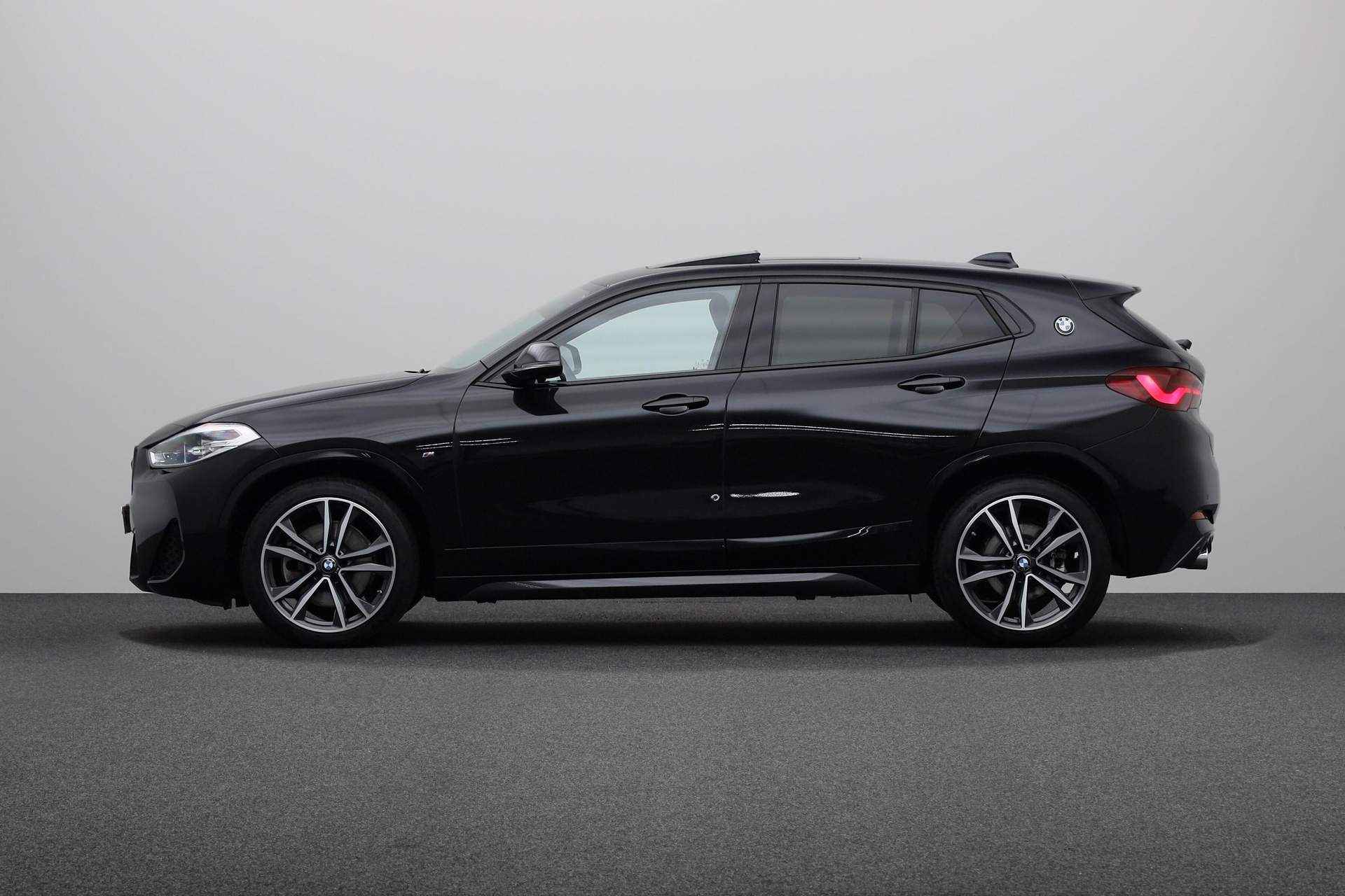 BMW X2 xDrive20i High Executive | M-sport Shadow Line | Active Cruise Control | Navigatie Plus | Sportstoelen | Stoelverwarming | Schuif-/ Panoramadak | HiFi | PDC voor/ achter | - 16/25