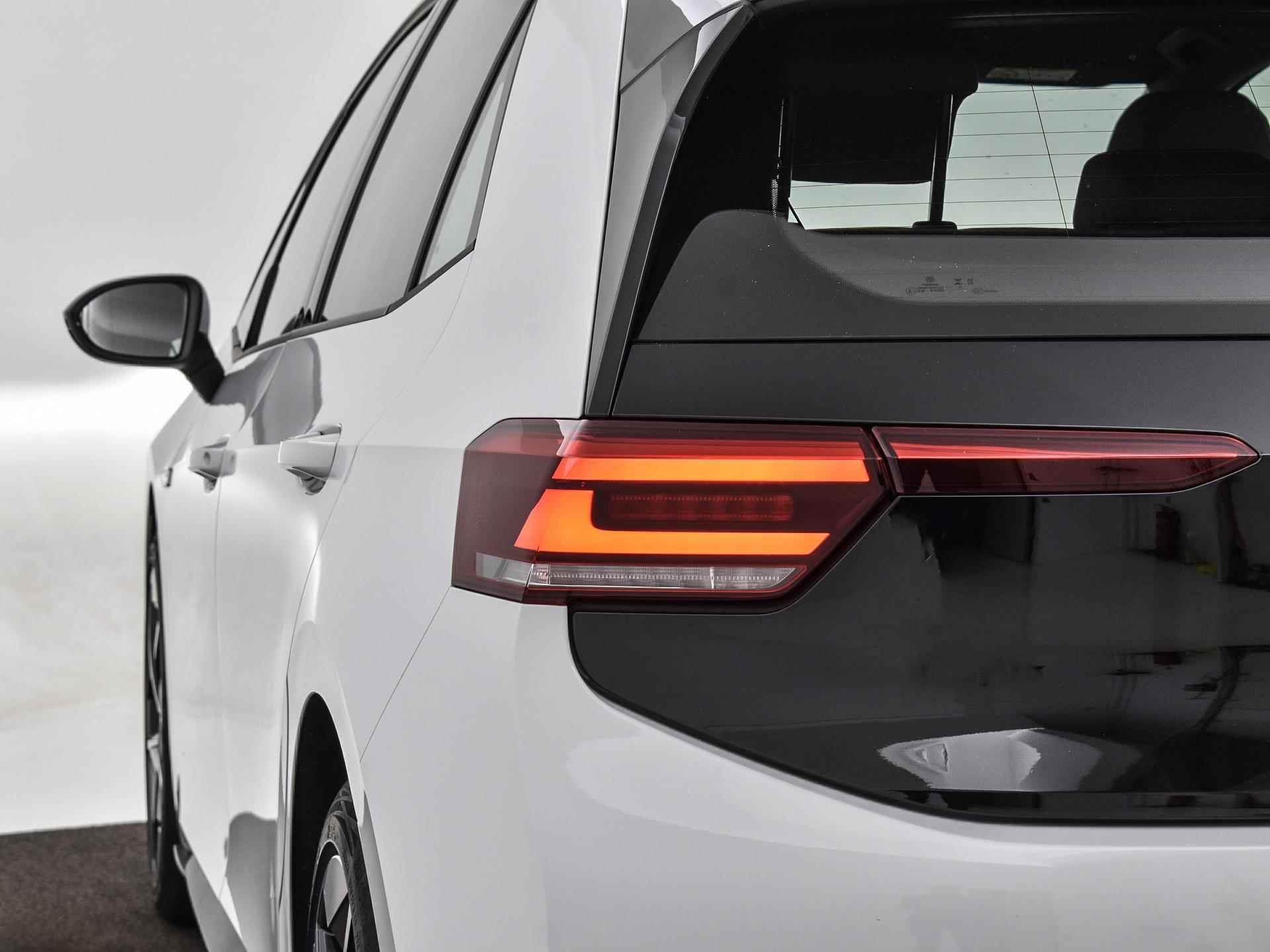 Volkswagen ID.3 Pro Advantage 58 kWh | comfort pakket | 20" velgen  | stoelverwarming | P-Sensoren | - 32/34