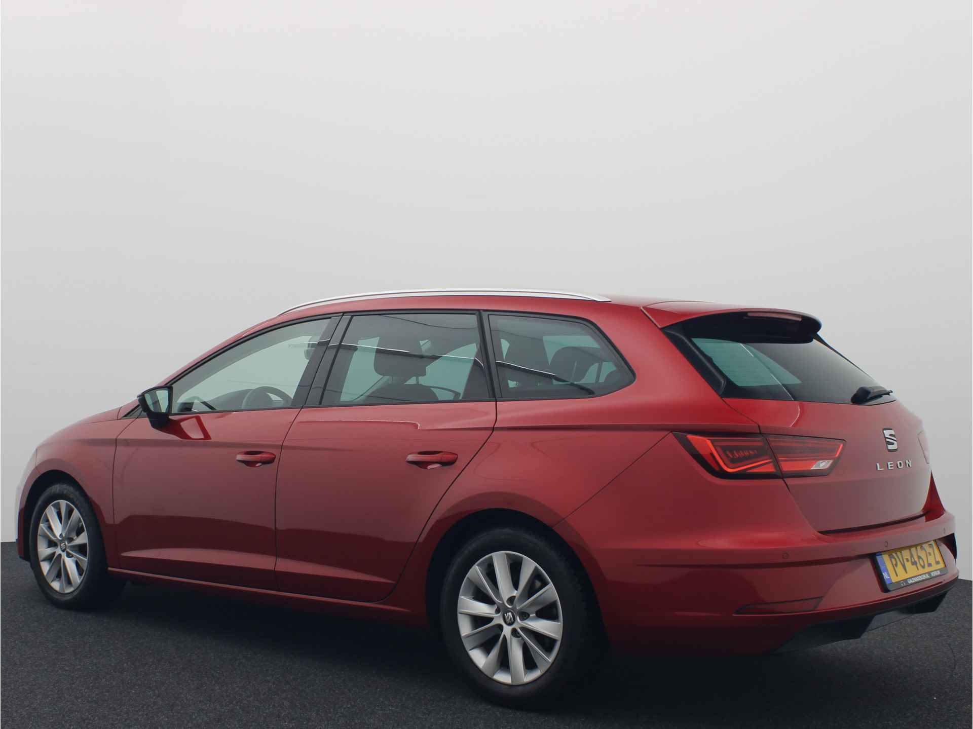 SEAT León ST 1.0 EcoTSI Style Business Intense FULL LED / CARPLAY / GR NAVI / KEYLESS / PDC / CLIMA / BLUETOOTH / CRUISE - 4/49