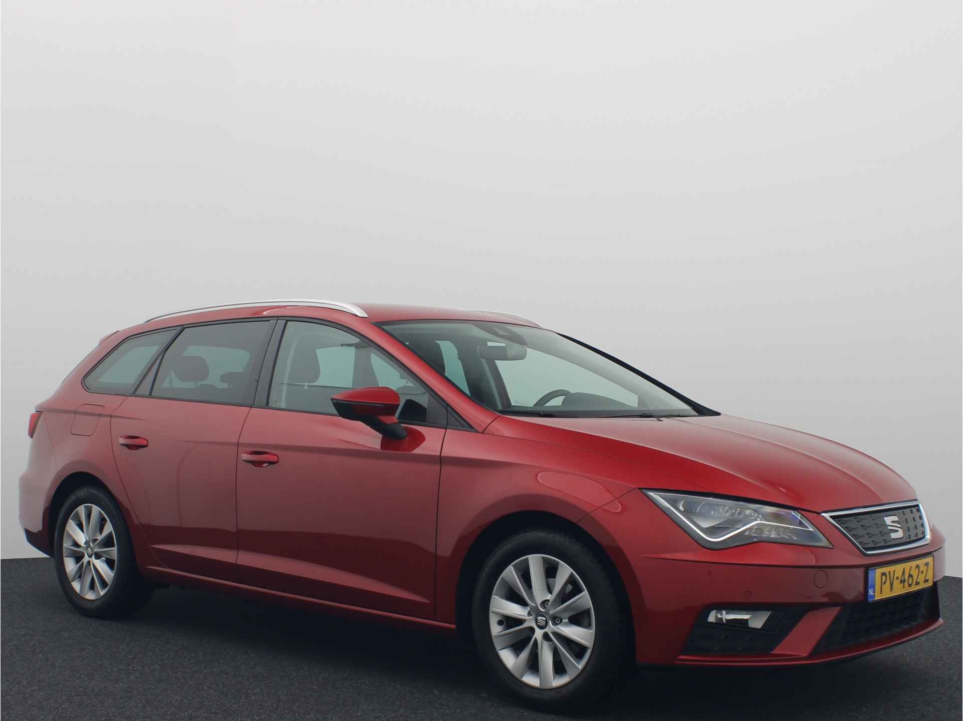 SEAT León ST 1.0 EcoTSI Style Business Intense FULL LED / CARPLAY / GR NAVI / KEYLESS / PDC / CLIMA / BLUETOOTH / CRUISE - 18/49