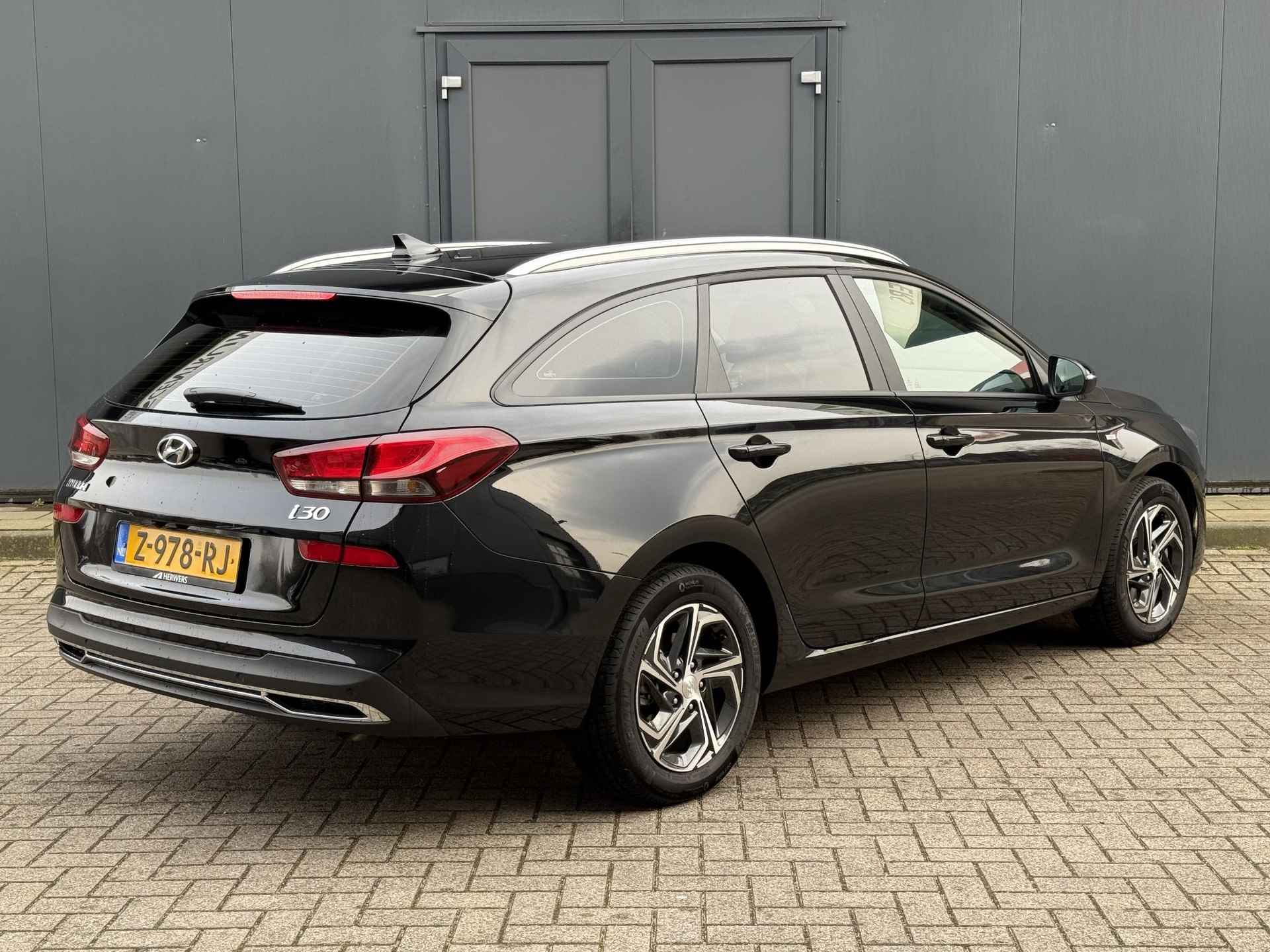 Hyundai i30 Wagon 1.0 T-GDi MHEV Comfort Smart 120 PK / Navigatie / Apple Carplay / Achteruitrijcamera / Bluetooth / Cruise Control / NAP Logisch / Keyless Entry / Airco / Pricacy Glass - 3/31