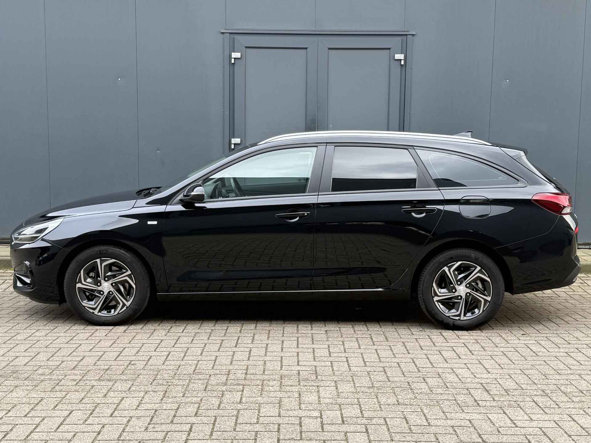 Hyundai i30 Wagon 1.0 T-GDi MHEV Comfort Smart 120 PK / Navigatie / Apple Carplay / Achteruitrijcamera / Bluetooth / Cruise Control / NAP Logisch / Keyless Entry / Airco / Pricacy Glass - 9/31