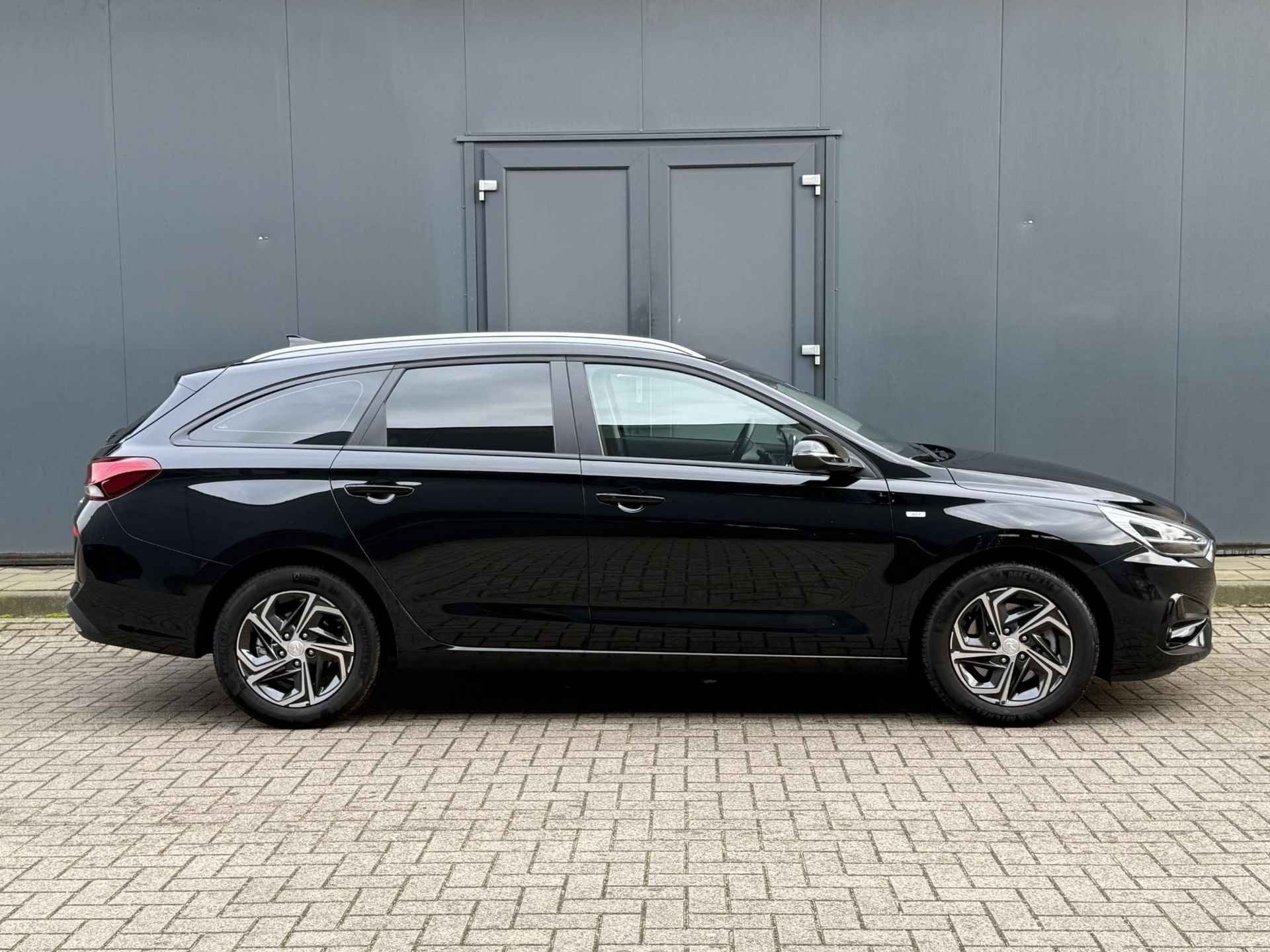 Hyundai i30 Wagon 1.0 T-GDi MHEV Comfort Smart 120 PK / Navigatie / Apple Carplay / Achteruitrijcamera / Bluetooth / Cruise Control / NAP Logisch / Keyless Entry / Airco / Pricacy Glass - 17/31