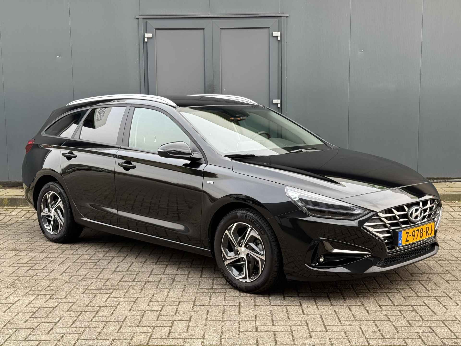 Hyundai i30 Wagon 1.0 T-GDi MHEV Comfort Smart 120 PK / Navigatie / Apple Carplay / Achteruitrijcamera / Bluetooth / Cruise Control / NAP Logisch / Keyless Entry / Airco / Pricacy Glass - 18/31