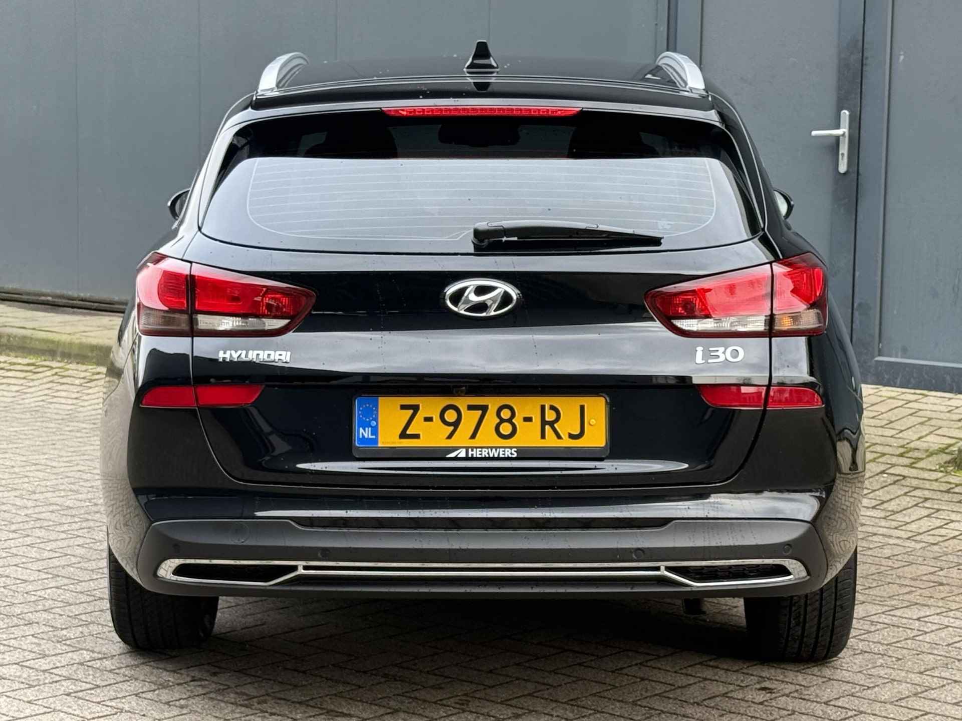 Hyundai i30 Wagon 1.0 T-GDi MHEV Comfort Smart 120 PK / Navigatie / Apple Carplay / Achteruitrijcamera / Bluetooth / Cruise Control / NAP Logisch / Keyless Entry / Airco / Pricacy Glass - 30/31