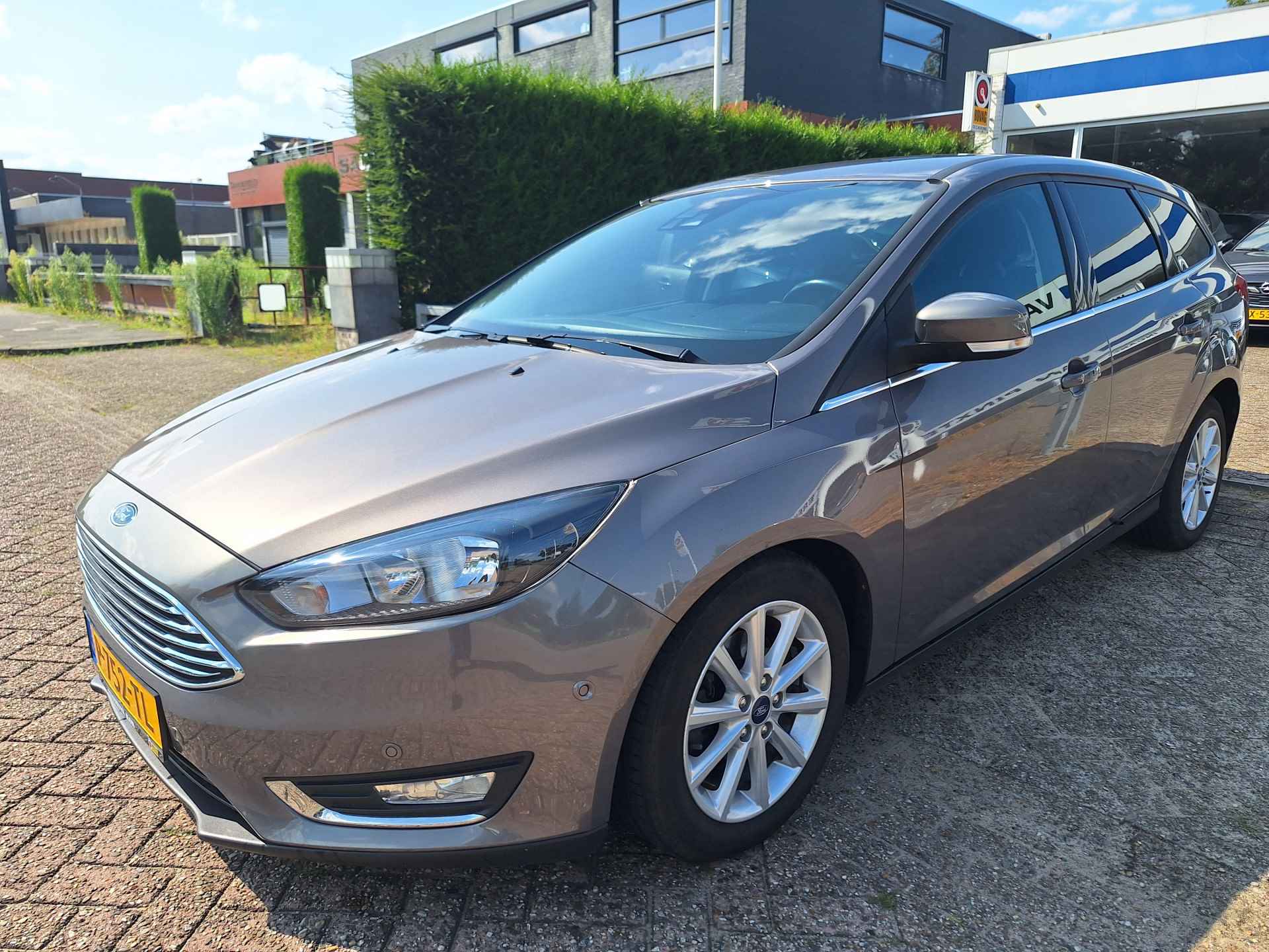 Ford FOCUS Wagon 1.0 Titanium Edition - 2/8