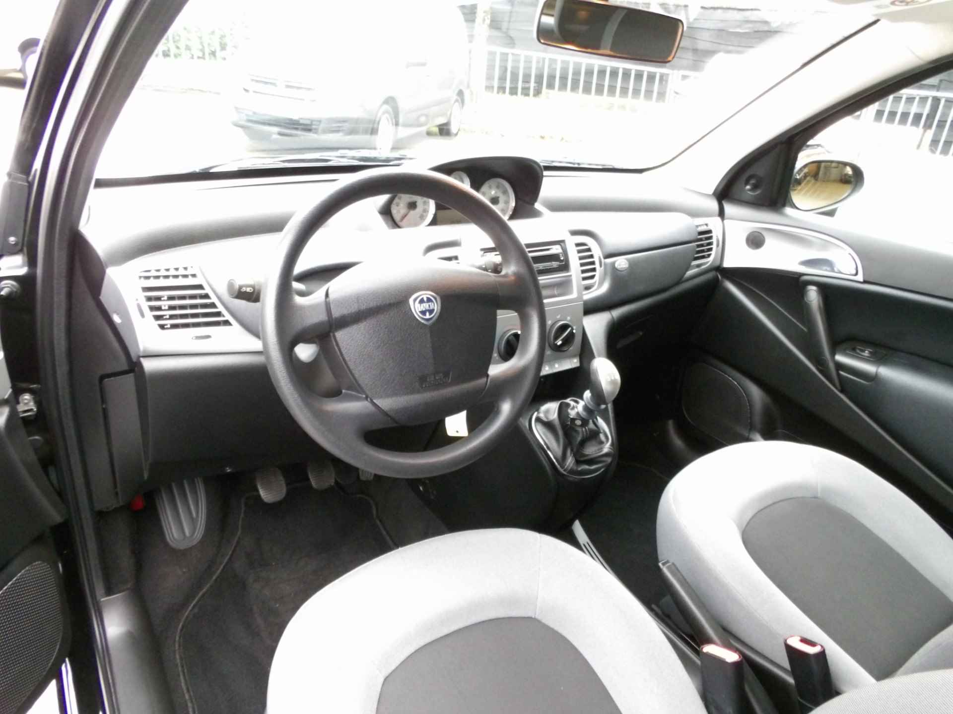 Lancia Ypsilon 1.2 Argento Airco Centraal - 3/22