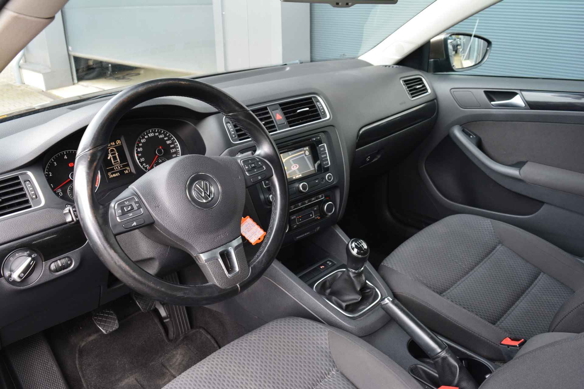 Volkswagen Jetta 1.2 TSI Comfort Executive Line | Navi | 17 Inch | PDC | - 8/24