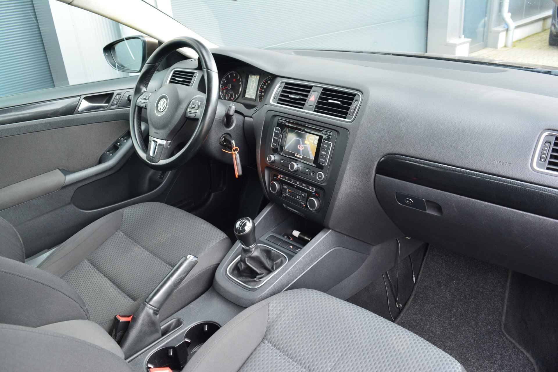 Volkswagen Jetta 1.2 TSI Comfort Executive Line | Navi | 17 Inch | PDC | - 10/24
