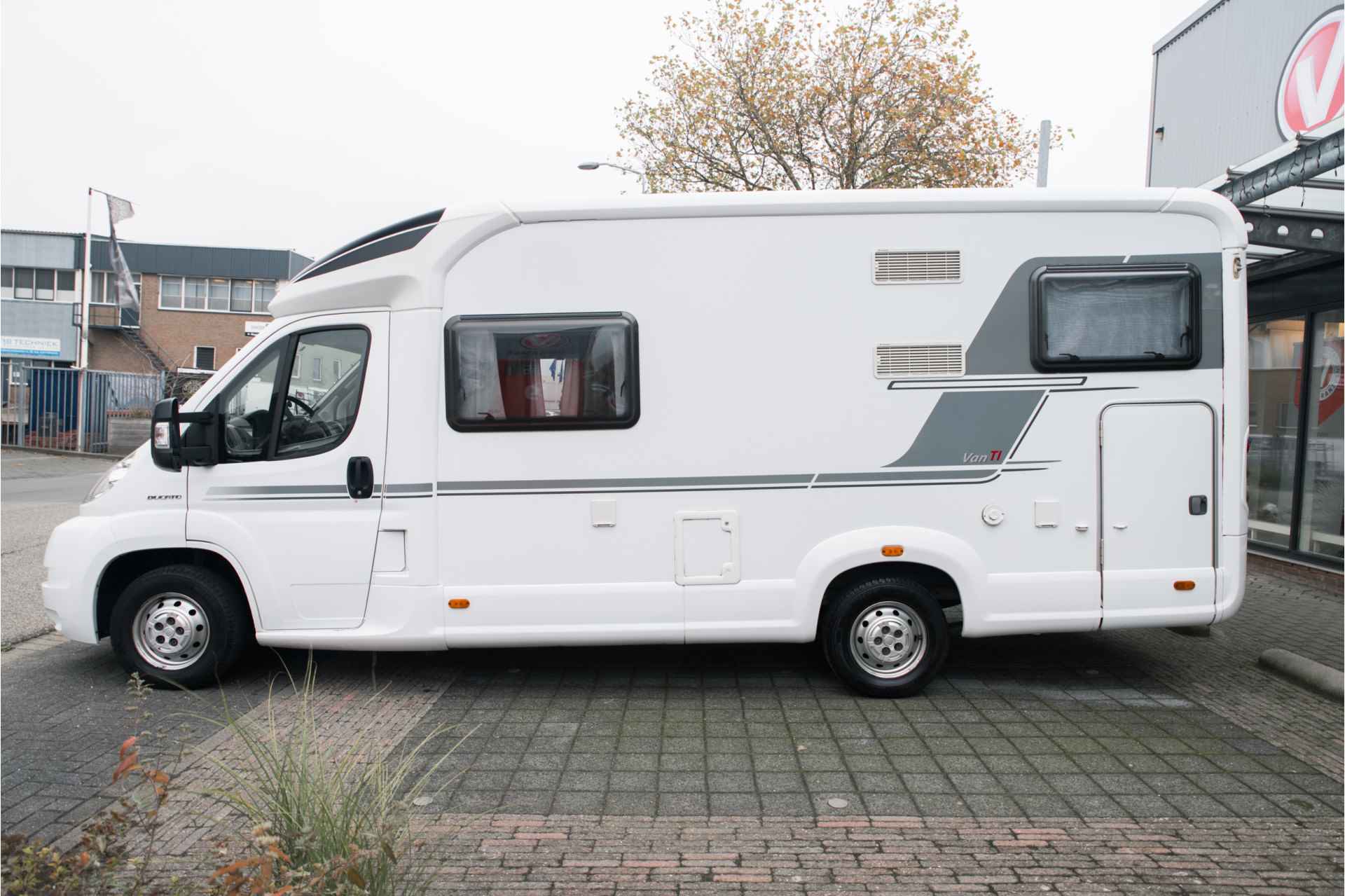 Knaus R11 VAN TI Zeer nette Camper/ 670 cm lang - 10/33