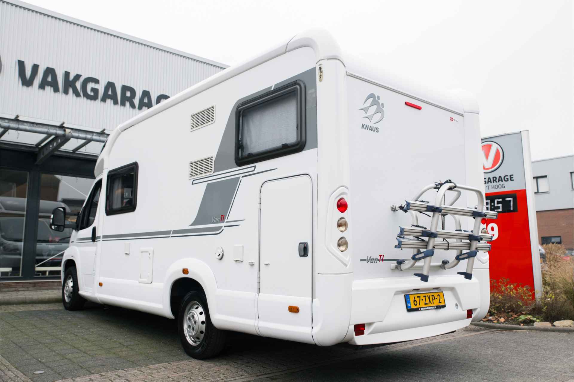 Knaus R11 VAN TI Zeer nette Camper/ 670 cm lang - 13/33