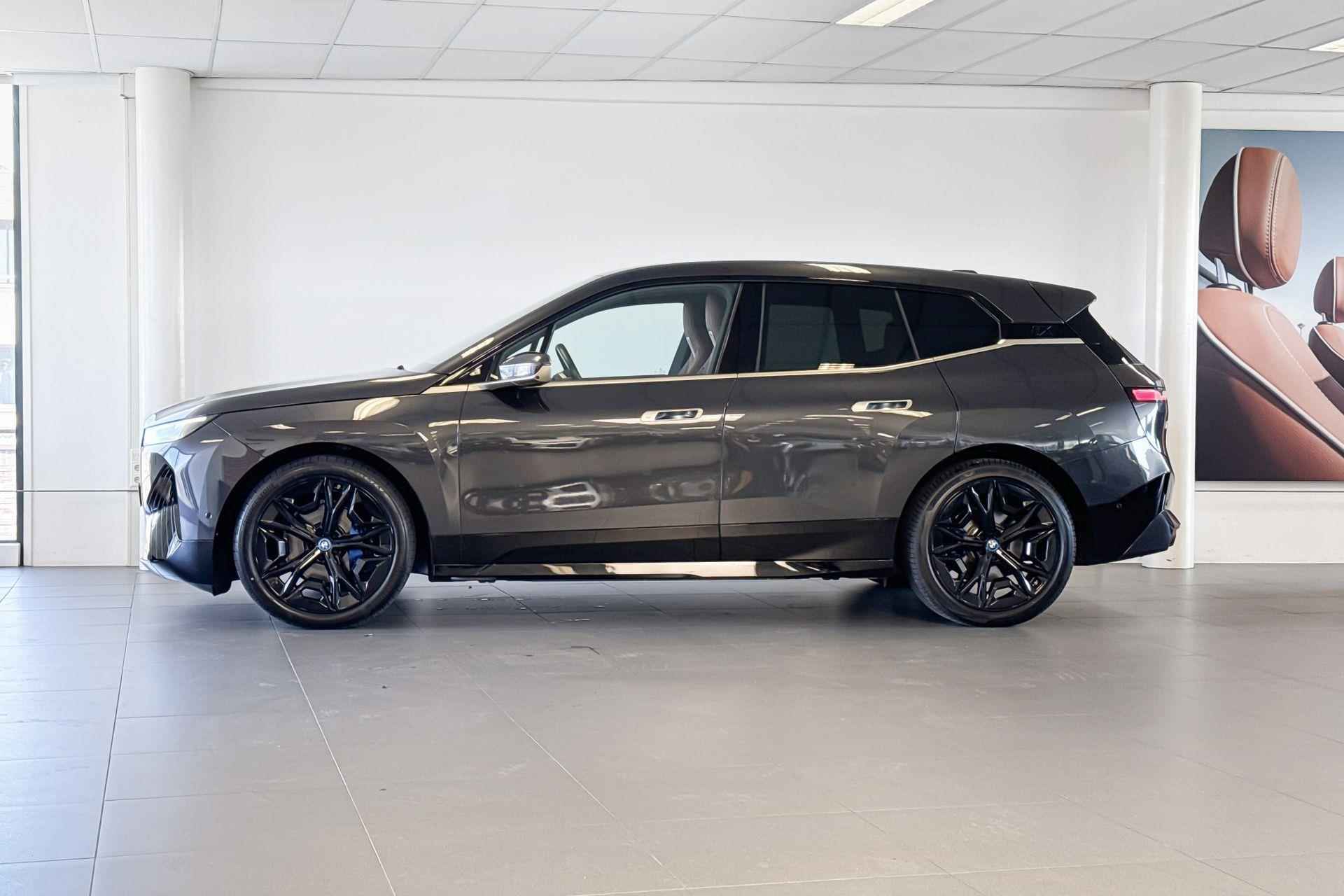 BMW iX xDrive50 High Executive 112 kWh | Sport | Active Steering | Harman Kardon - 2/29