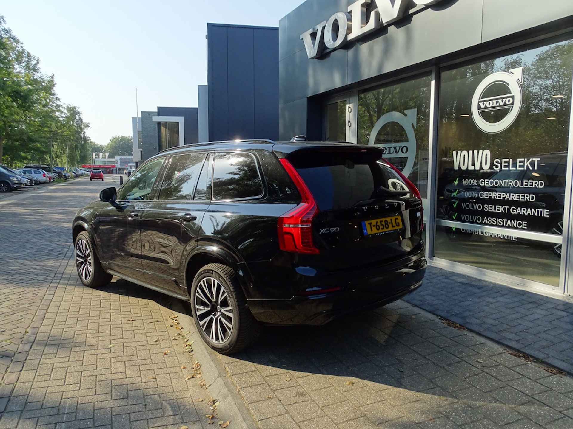 Volvo XC90 2.0 T8 AWD Ultimate Dark | Luchtvering | 360-Camera | Trekhaak - 2/13