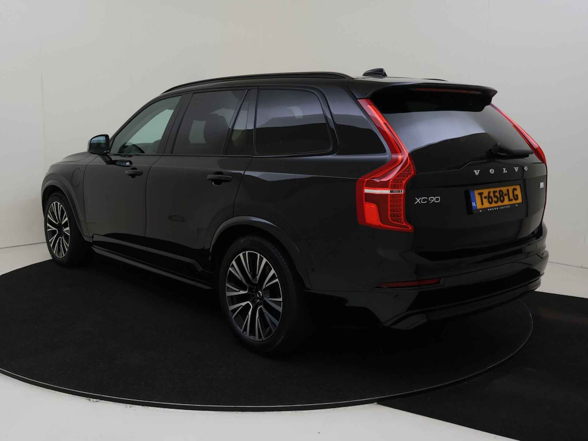 Volvo XC90 2.0 T8 AWD Ultimate Dark | Luchtvering | 360-Camera | Trekhaak - 4/37