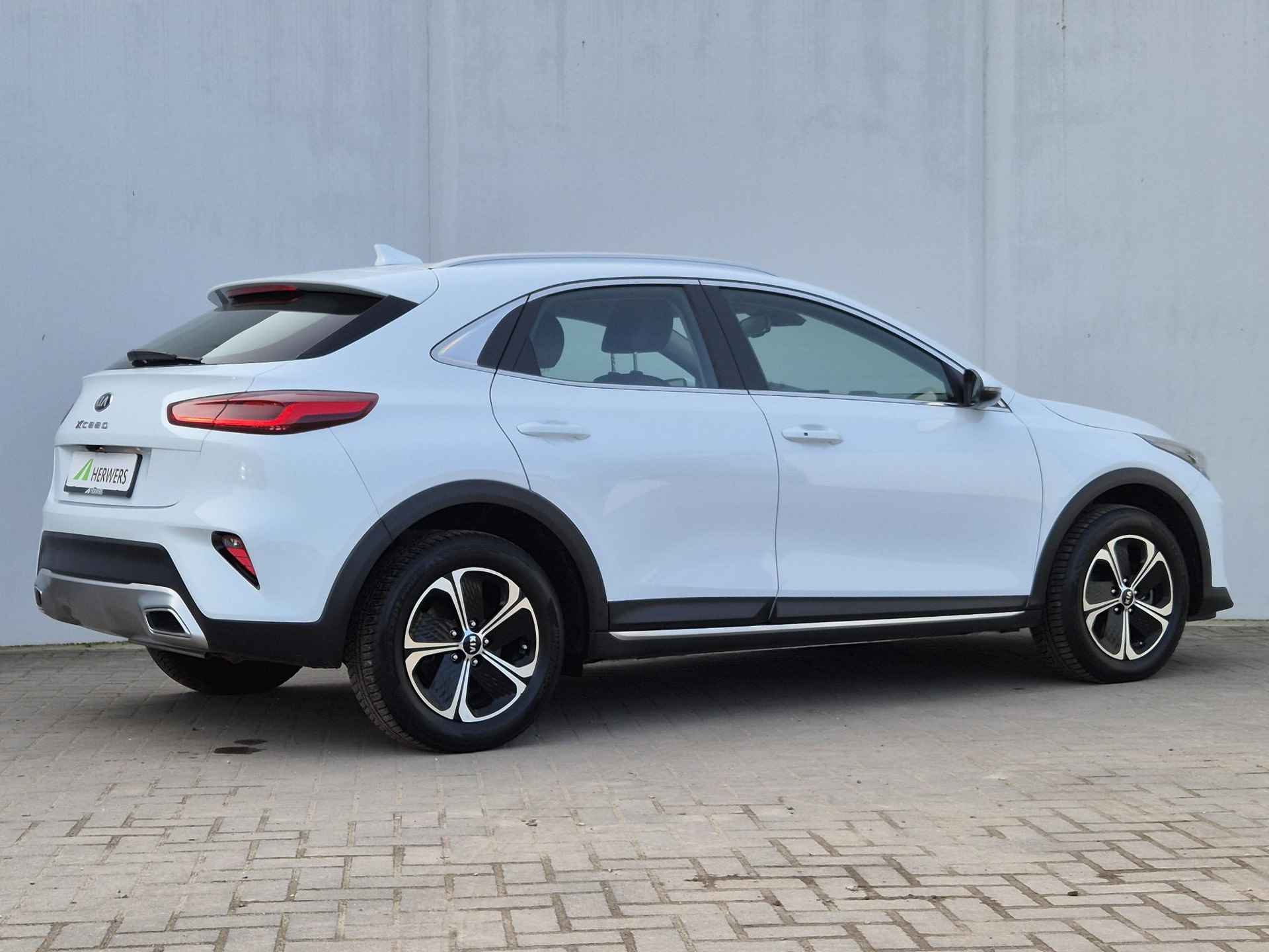 Kia XCeed 1.6 GDi PHEV DynamicLine Automaat / Trekgewicht 1300 Kg / EAER Bereik 48 km / Apple Carplay Android Auto / Stuur- en Stoelverwarming / Dealer onderhouden / - 3/49