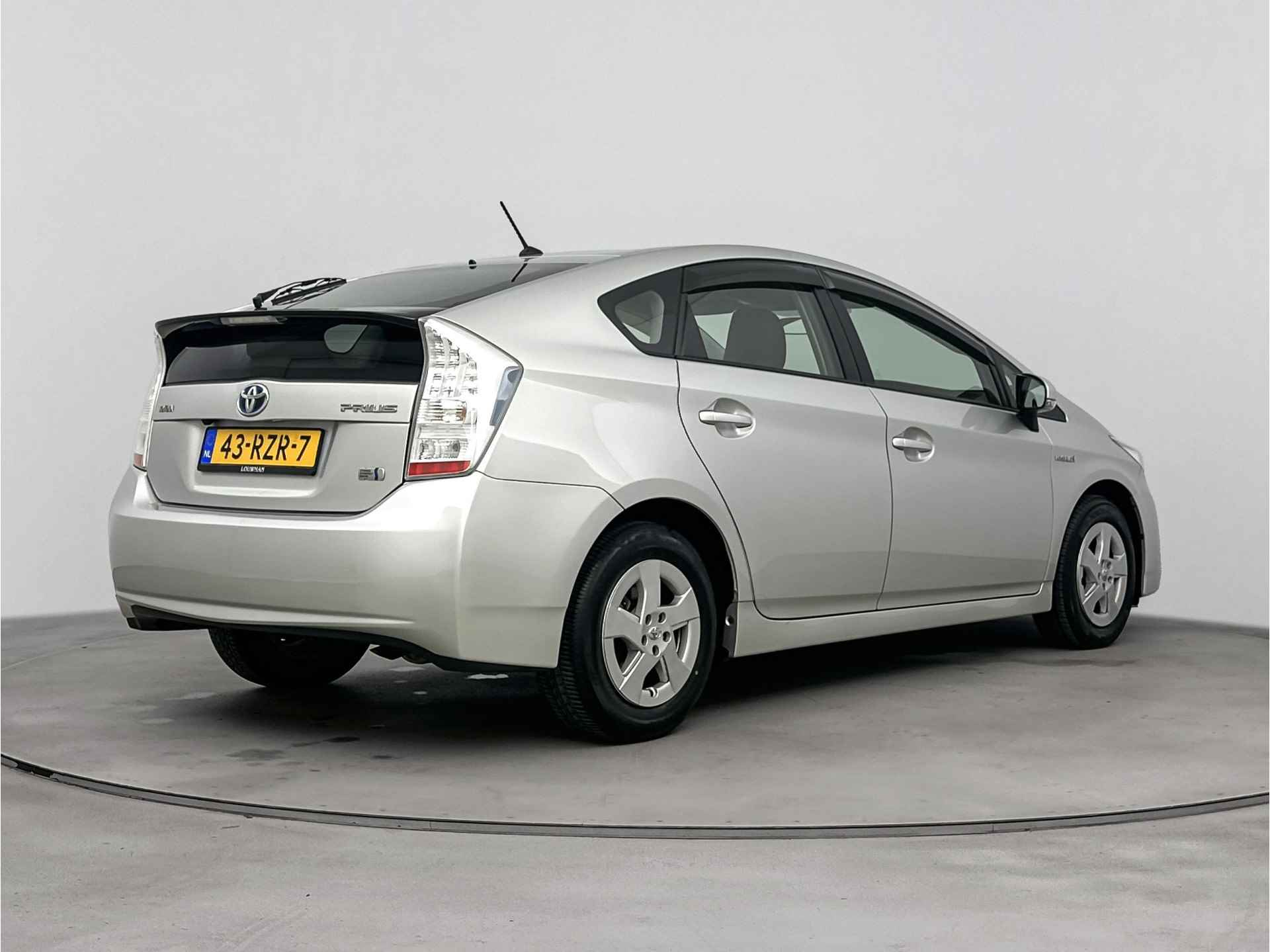 Toyota Prius 1.8 Comfort | Navigatie | Climate Control | Cruise Control | - 3/40