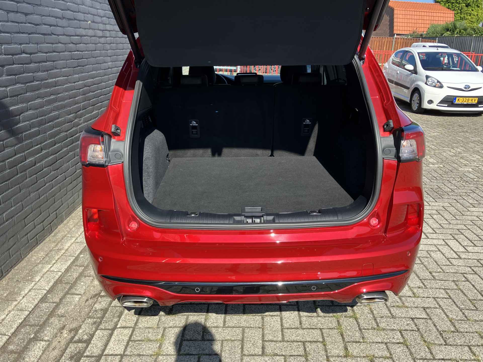 Ford Kuga 2.5 PHEV ST-Line X AWD AUT. | 1e eigenaar | dealer onderhouden | navigatie | adapt. cruise | camera | carplay | B&O audio - 21/36