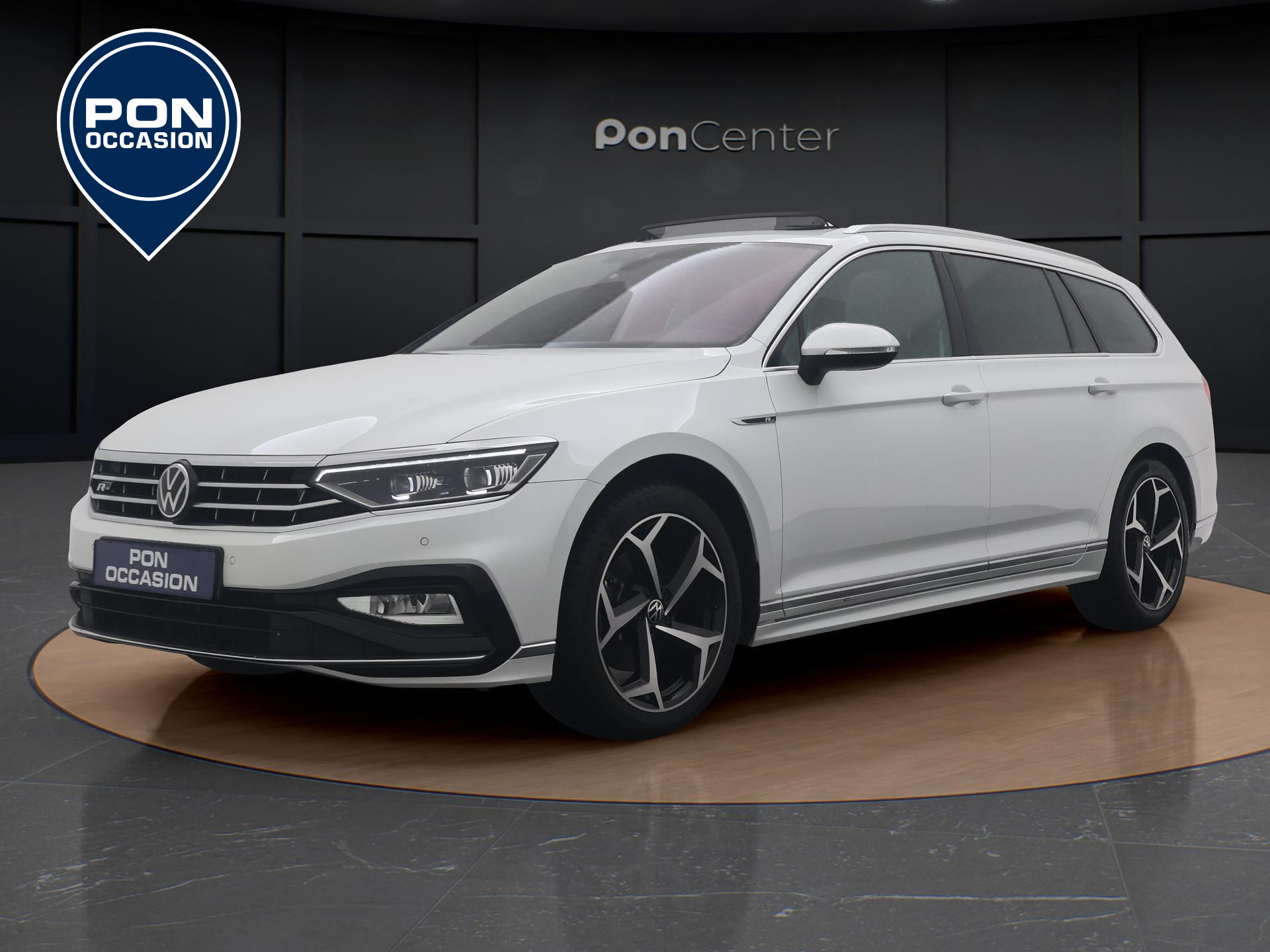 Volkswagen Passat Variant 1.5 TSI R-Line Business + | Trekhaak | Pano dak | Camera | ACC | IQ-Light | Stoelverwarming |