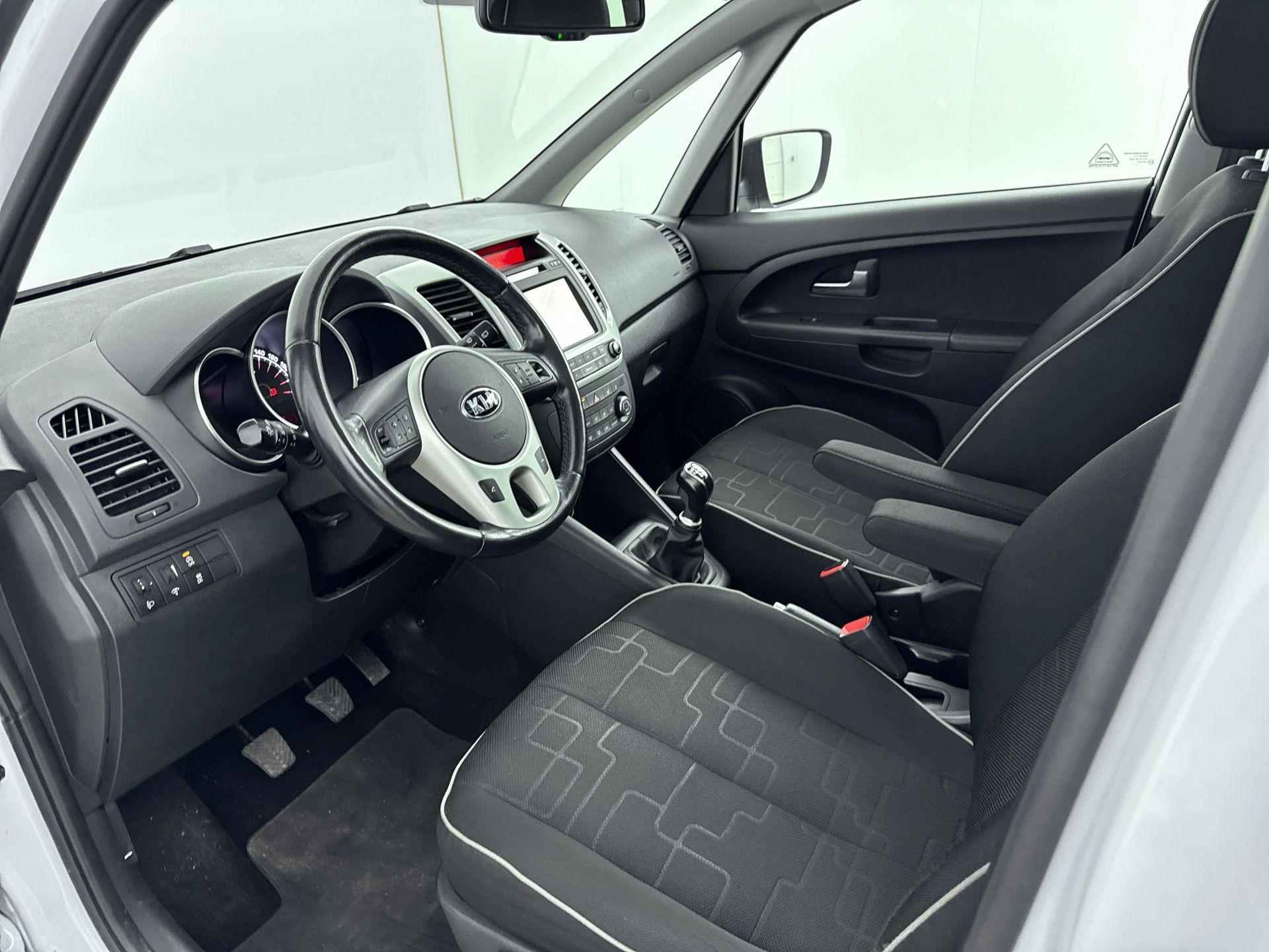 Kia Venga 1.4 CVVT ExecutiveLine | Panoramadak | Stoel + stuurverwarming | Navigatie | Camera | Lm-wielen | - 31/33