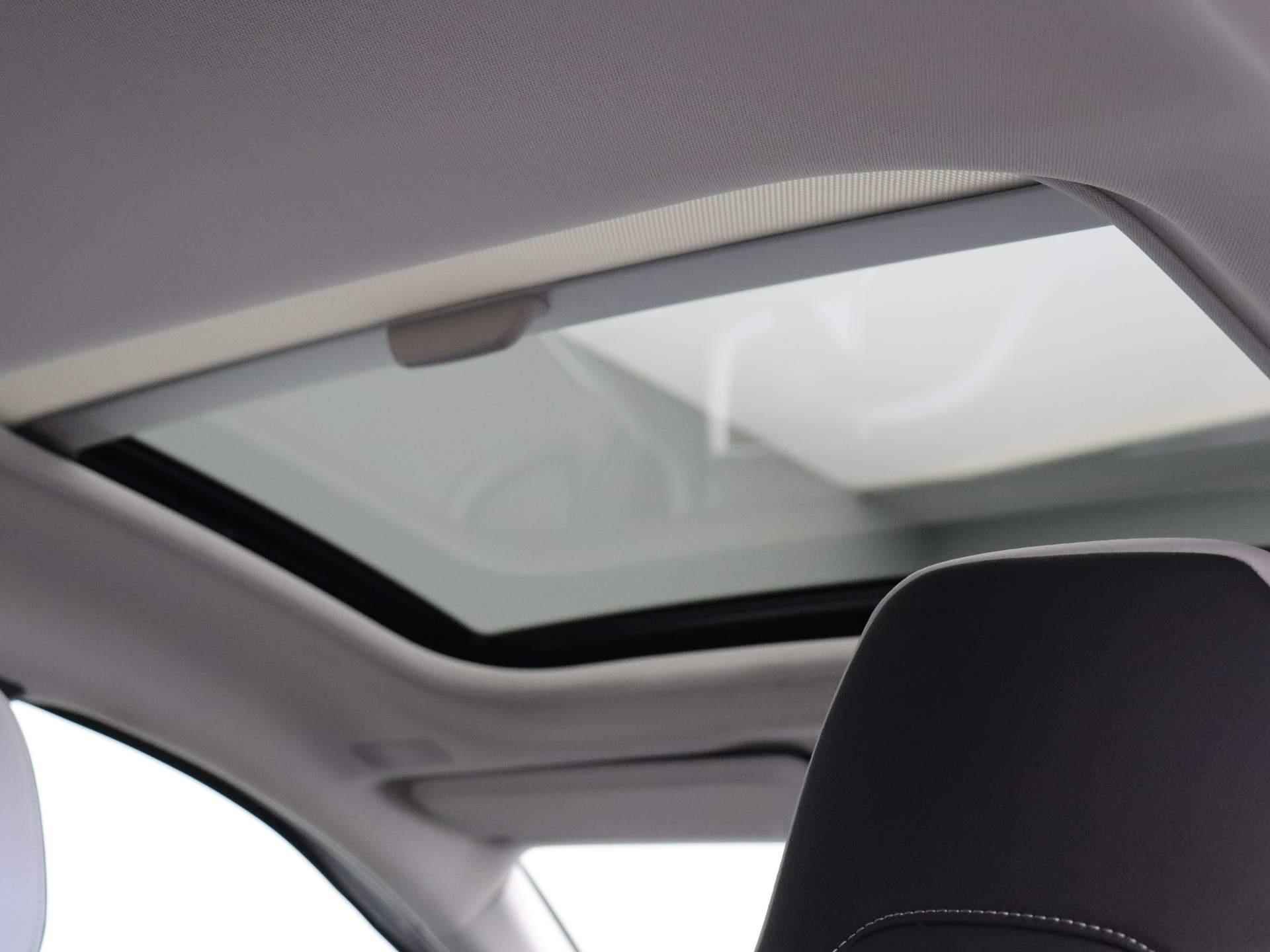 Renault Captur TCe 130pk EDC Edition One | Panoramisch dak | Digitale cockpit | Achteruitrijcamera | Parkeersensoren voor/achter | Groot scherm! | - 4/42