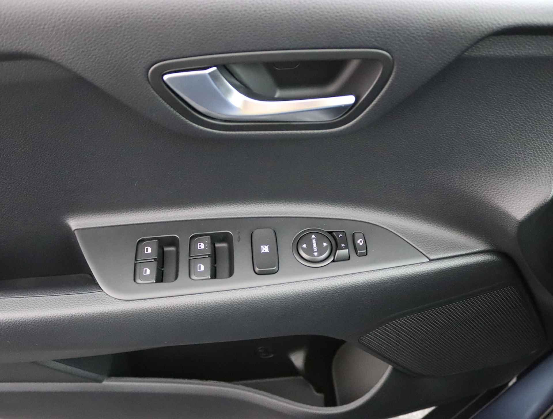 Kia Stonic 1.0 T-GDi MHEV DynamicPlusLine Automaat * Direct leverbaar * - Navigatie - Apple CarPlay en Android Auto - Stoelverwarming vóór - LED-koplampen - Fabrieksgarantie tot 02-2031 - 16/68
