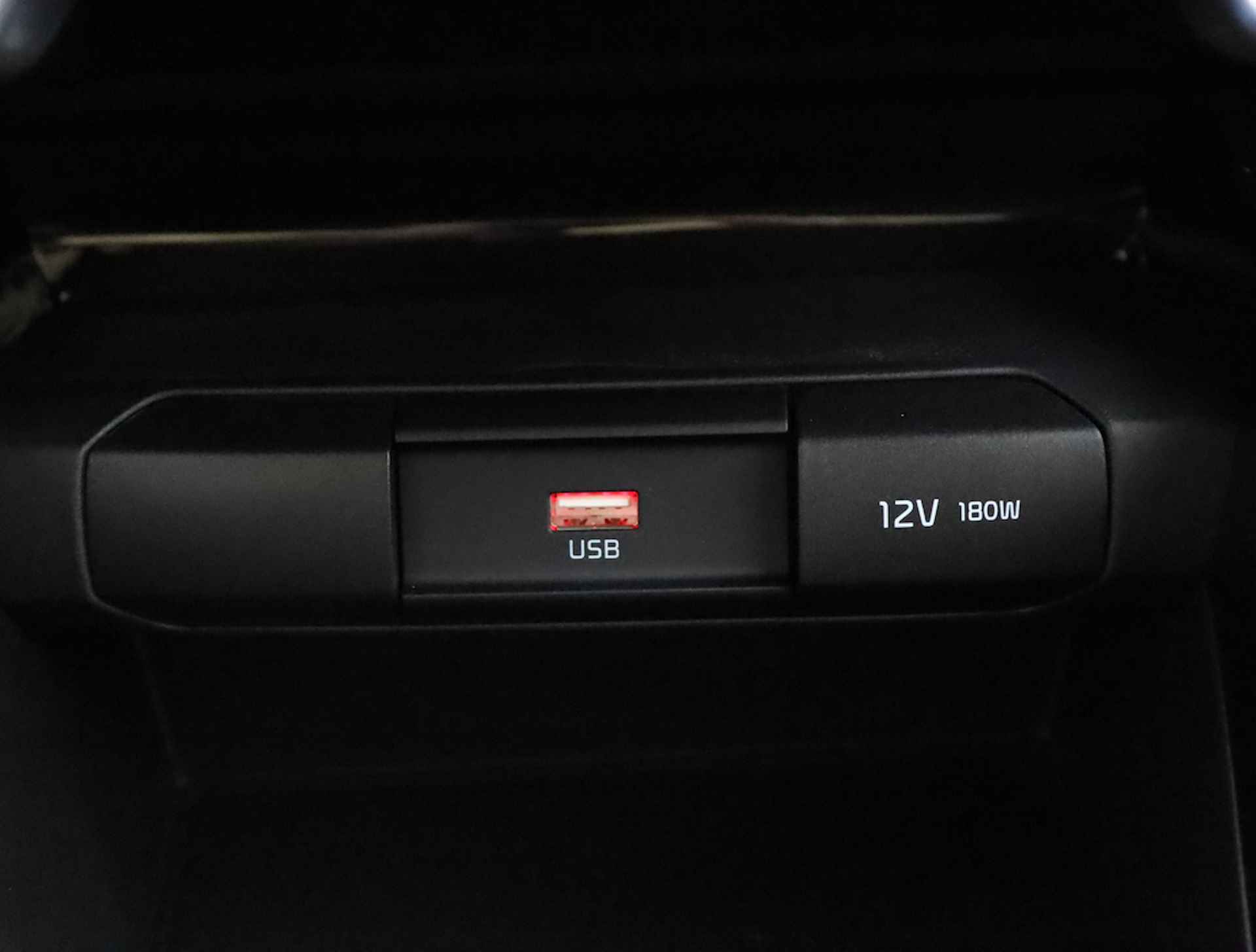 Kia Stonic 1.0 T-GDi MHEV DynamicPlusLine Automaat * Direct leverbaar * - Navigatie - Apple CarPlay en Android Auto - Stoelverwarming vóór - LED-koplampen - Fabrieksgarantie tot 02-2031 - 53/68
