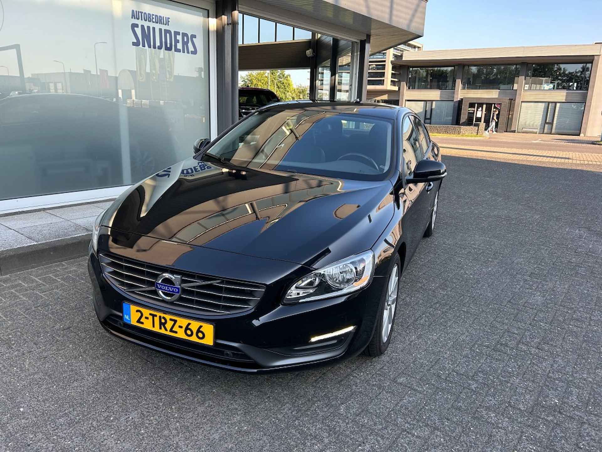 VOLVO S60 1.6 T4 KINETIC - BUSINESS-LINE - 2/28