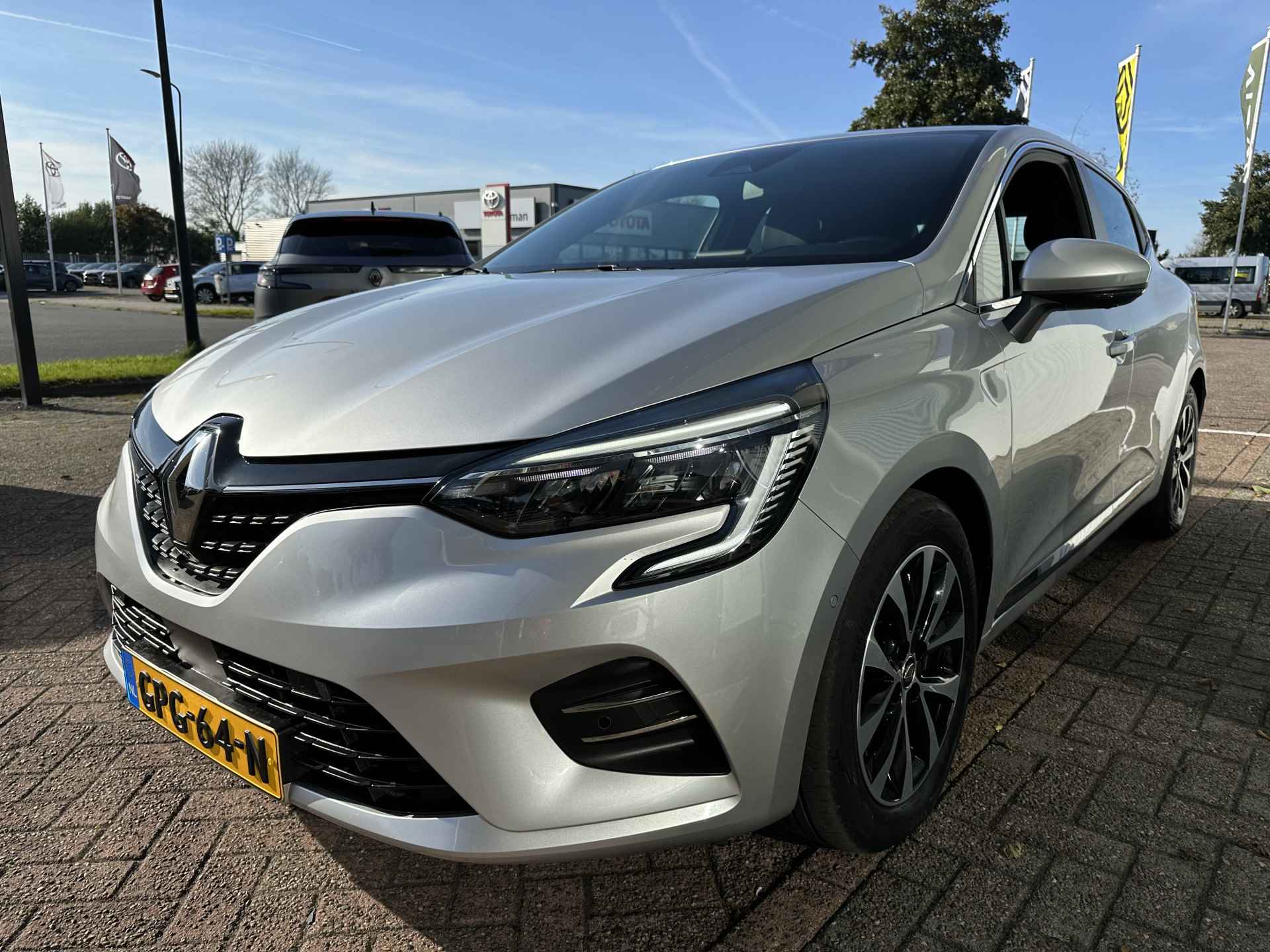 Renault Clio 1.6 E-Tech Hybrid 140 Intens | trekhaak | 360 camera | groot navischerm | tijdelijk gratis Top Afleverpakket twv Eur 695 - 4/50