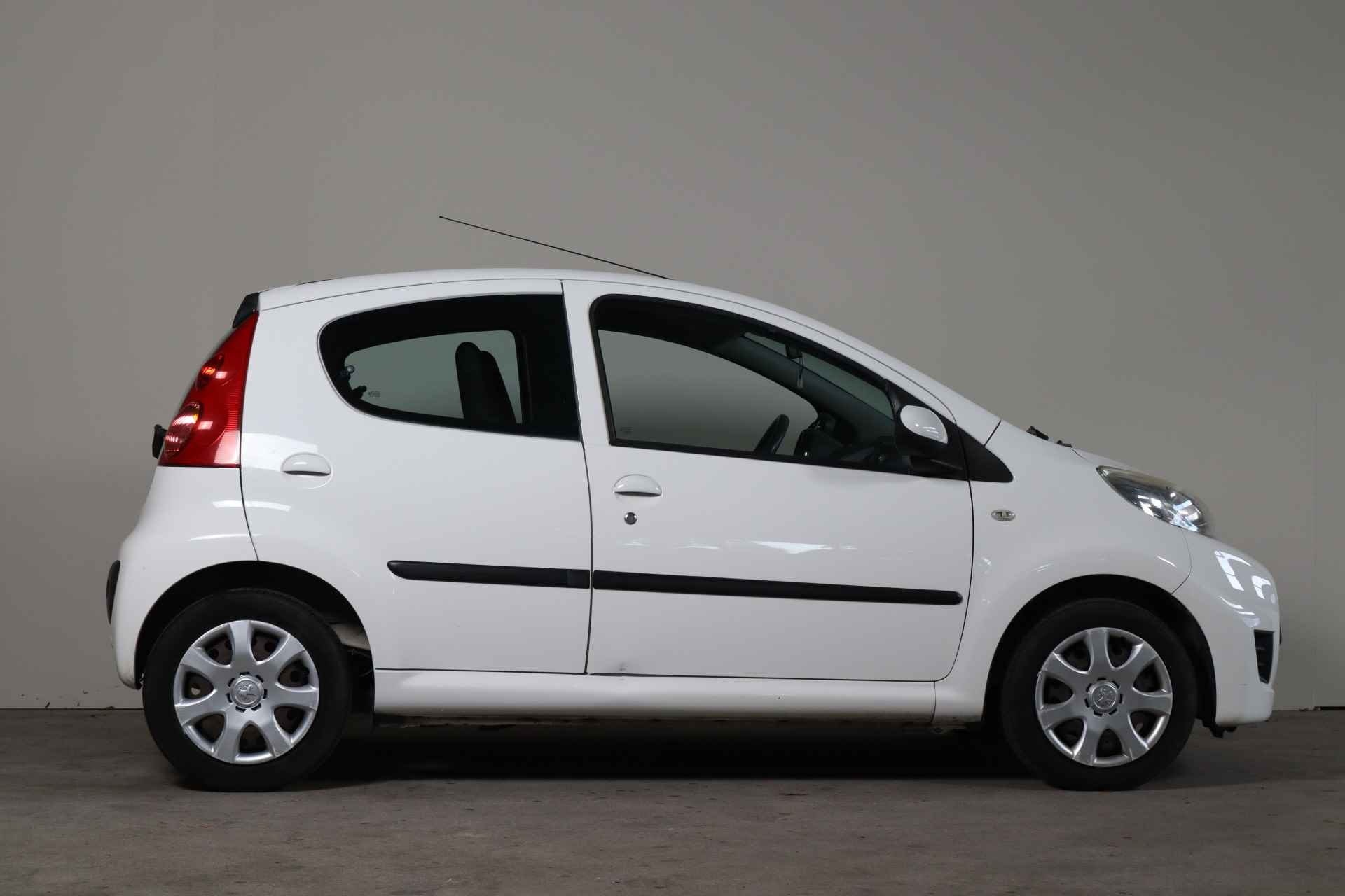 Peugeot 107 1.0-12V Urban Move NL-Auto!! Airco I Elek.Ramen --- A.S. ZONDAG GEOPEND VAN 11.00 T/M 15.30 --- - 16/16