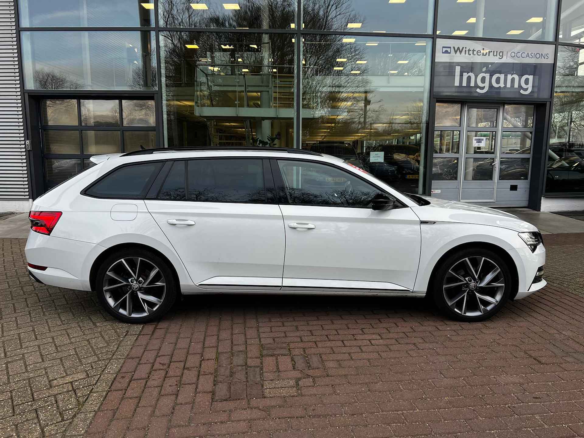 Škoda Superb Combi 1.4 TSI iV Sportline Business / Panorama dak / Virtual Cockpit / Memory seat /19 Inch / 218PK - 24/30