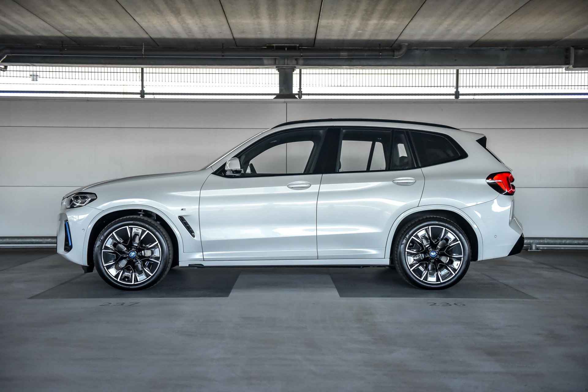 BMW iX3 High Executive Edition 80 kWh - 3/23