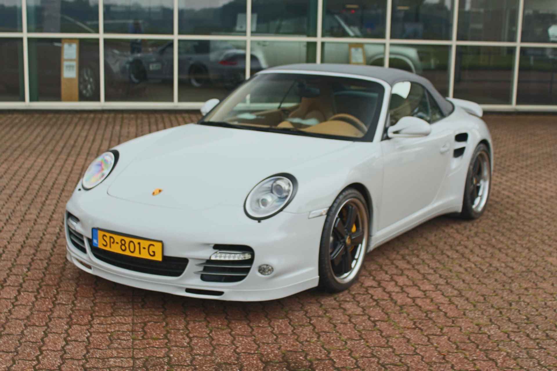 Porsche 911 Cabrio 3.8 Turbo S - 4/36