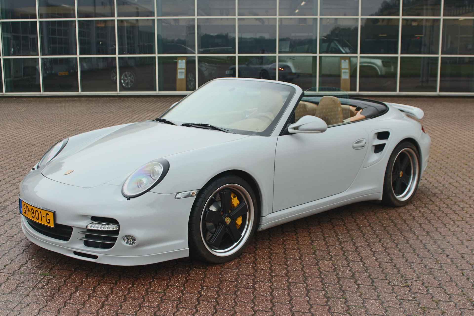 Porsche 911 Cabrio 3.8 Turbo S - 16/36