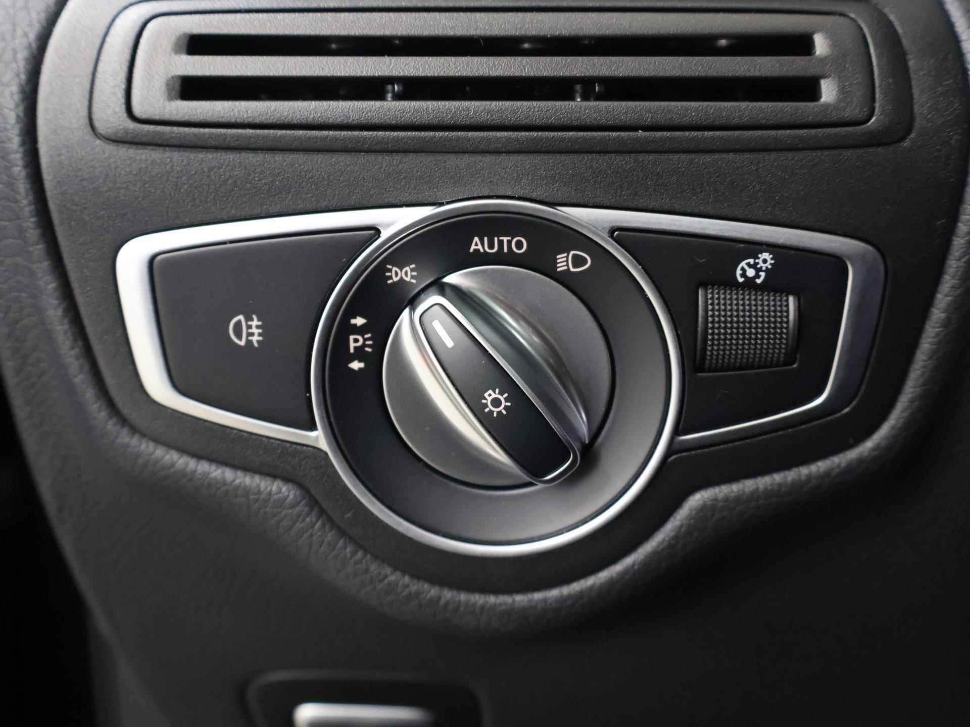 Mercedes-Benz GLC-klasse 300e 4MATIC Premium AMG | Panoramadak | Trekhaak | Dodehoekassistent | Achteruitrijcamera | Elekt. Achterklep | Sfeerverlichting | Led-koplampen | - 39/53